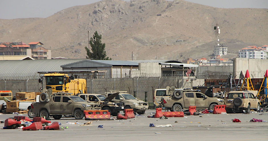 Zurückgelassene Militärfahrzeuge am Flughafen in Kabul