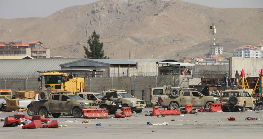 US-Armee: Militär-Ausrüstung am Flughafen Kabul vernichtet