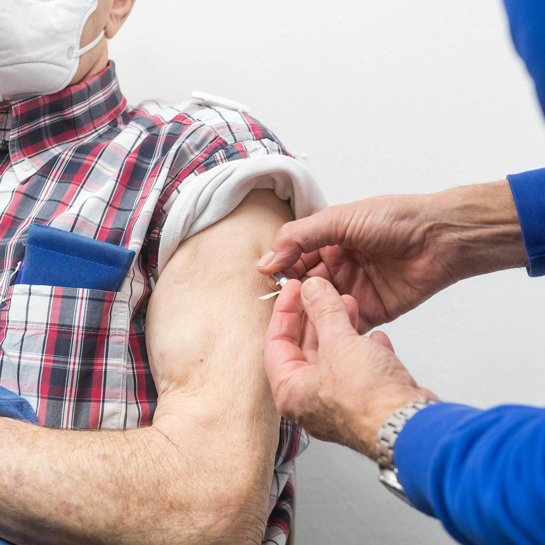 Corona-Auffrischimpfungen gestartet: WO es sie gibt, WER sie bekommt – DIESE Impfstoffe gibt’s dafür