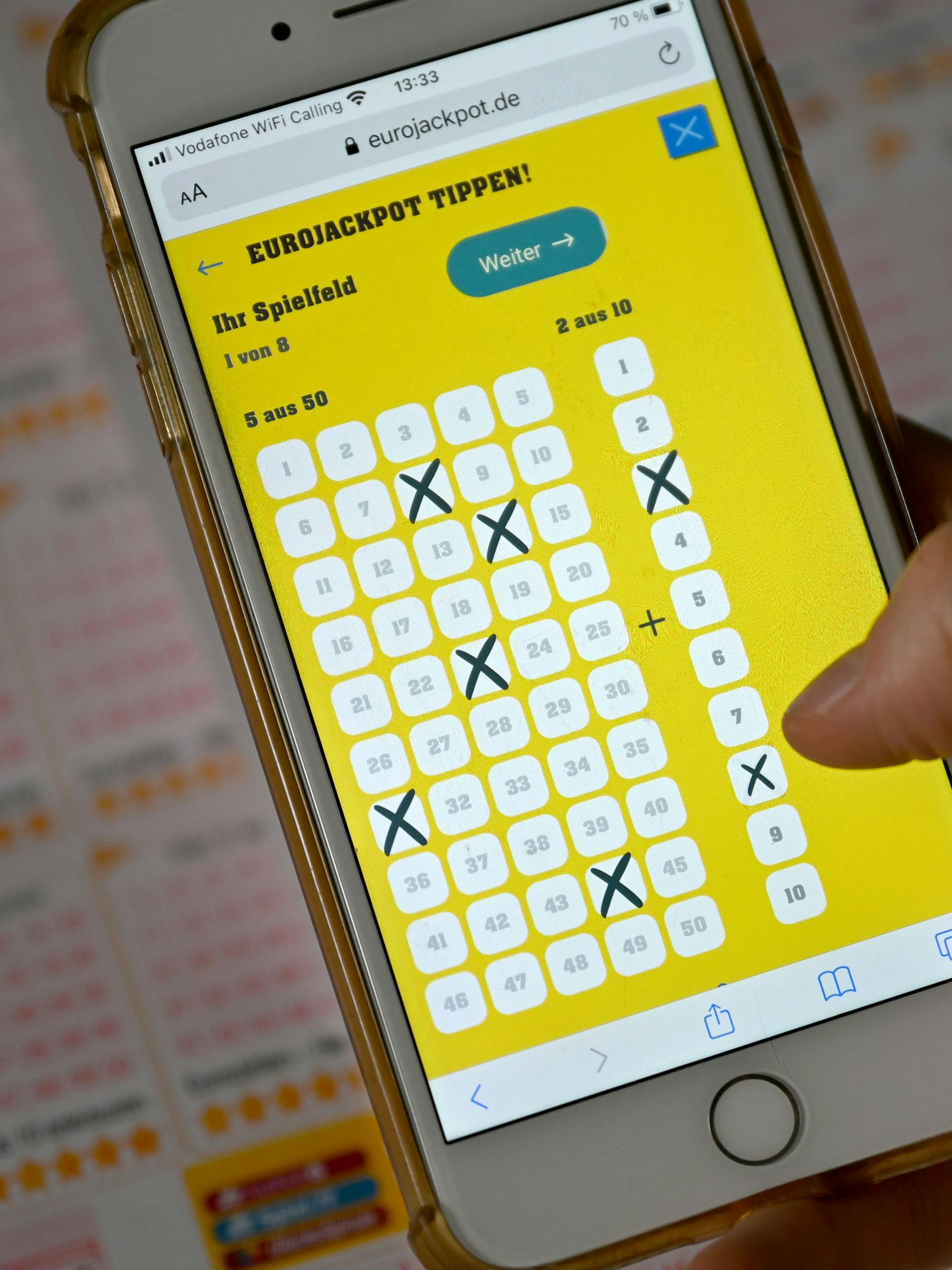 Auch auf dem Smartphone kann man seinen Eurojackpot-Lotterieschein ausfüllen.