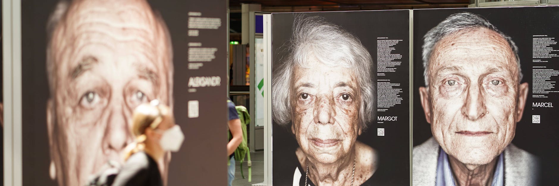 Die Wanderausstellung „Gegen das Vergessen“ mit 15 Porträts des Fotografen Luigi Toscano zeigt auch Margot Friedländer.