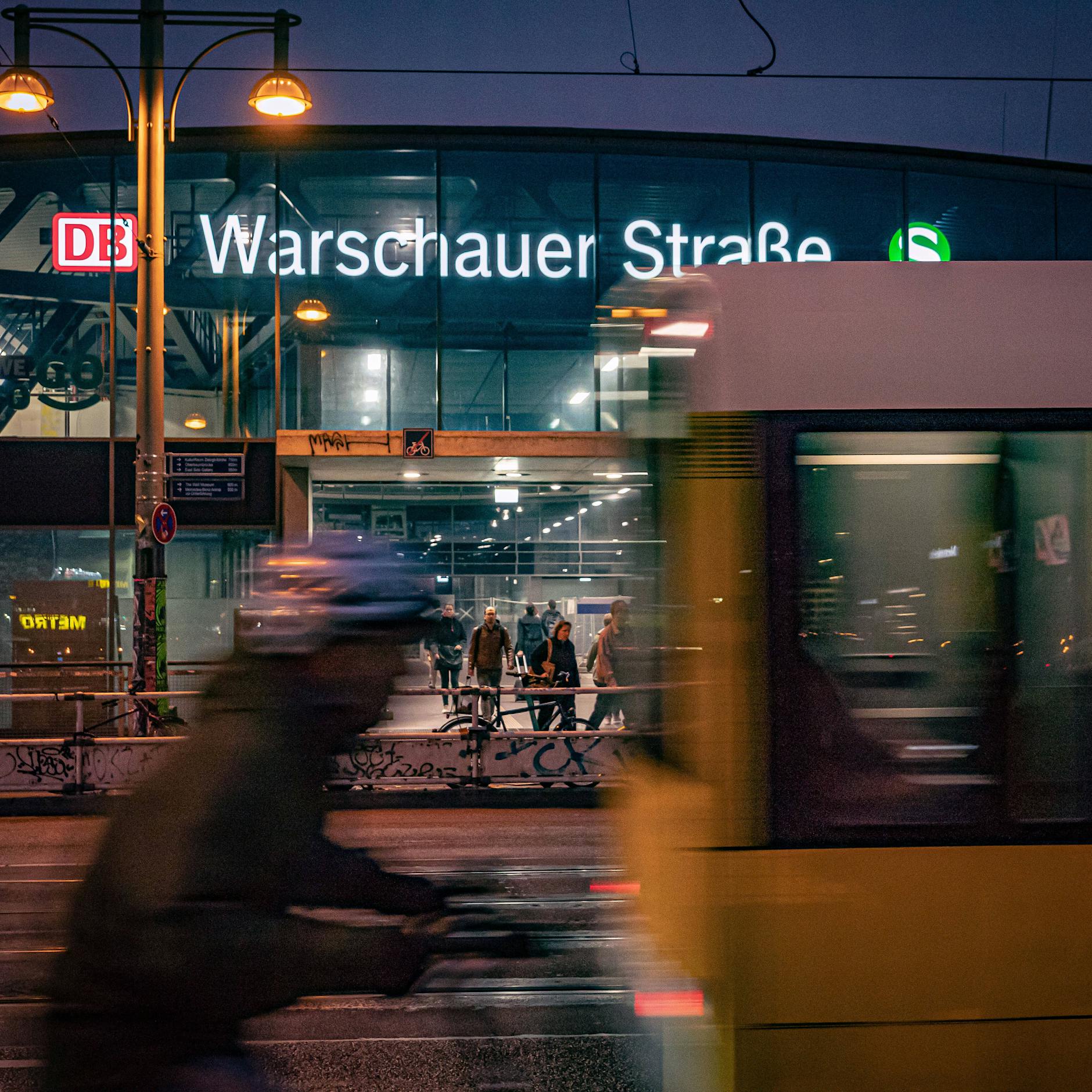 Drogendealer (13) raubt 18-Jährigen in Berlin-Friedrichshain aus: „Ich kann dich auch einfach messern“