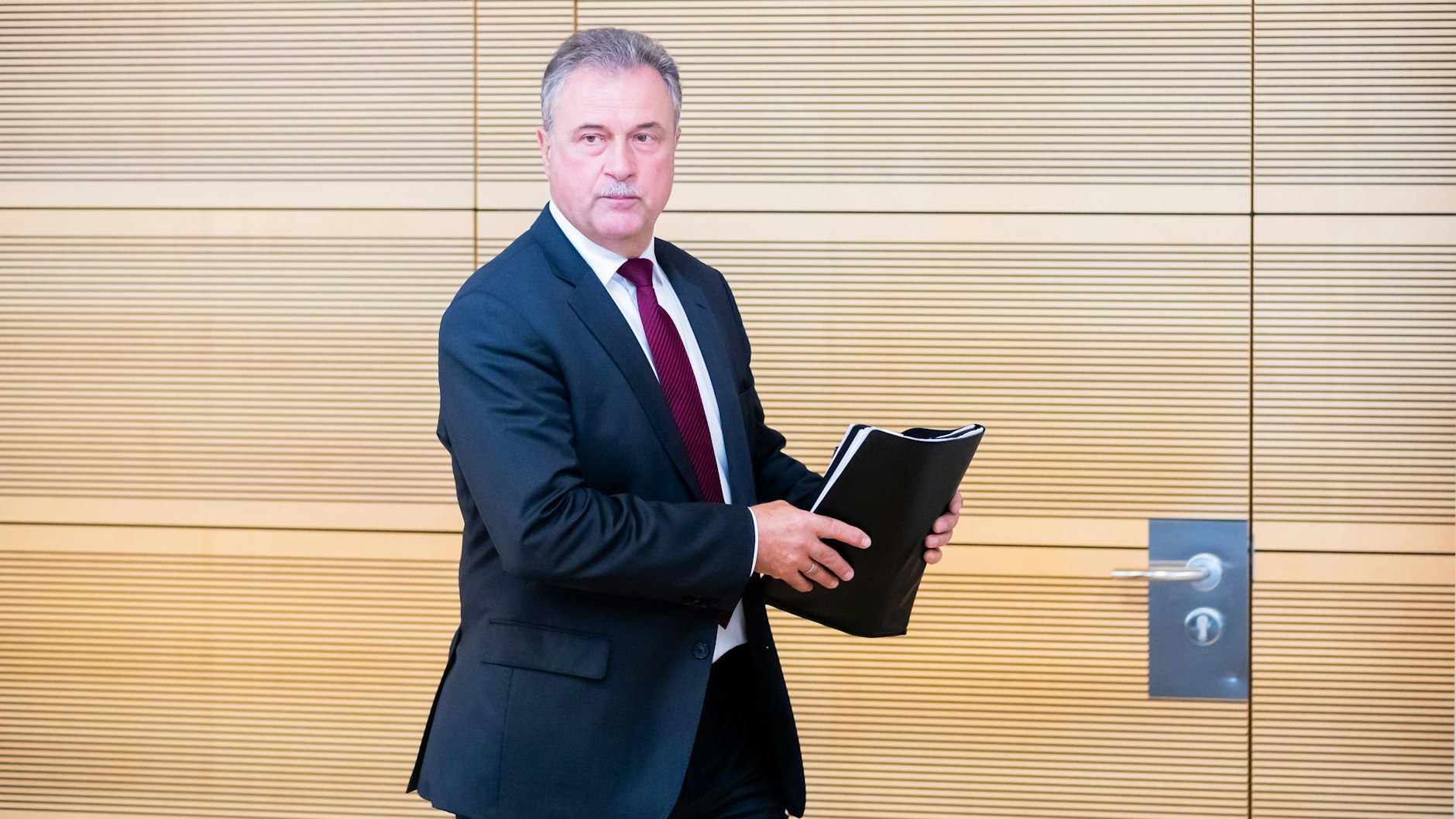 Claus Weselsky, Vorsitzender der Gewerkschaft Deutscher Lokomotivführer (GDL). Solange sich die Bahn nicht etwas mehr „bewege“, werde die GDL weiter streiken, so Weselsky.