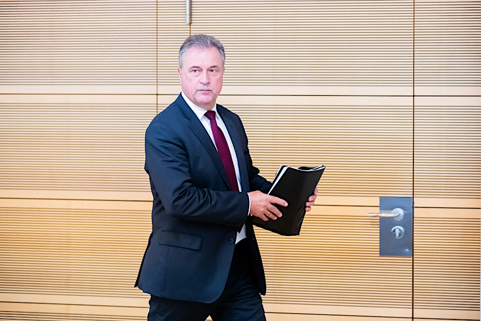 Claus Weselsky, Vorsitzender der Gewerkschaft Deutscher Lokomotivführer (GDL). Solange sich die Bahn nicht etwas mehr „bewege“, werde die GDL weiter streiken, so Weselsky.
