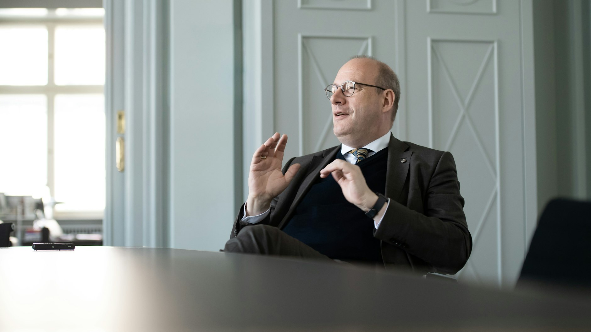 Christoph Markschies in seinem Büro in der Akademie am Gendarmenmarkt