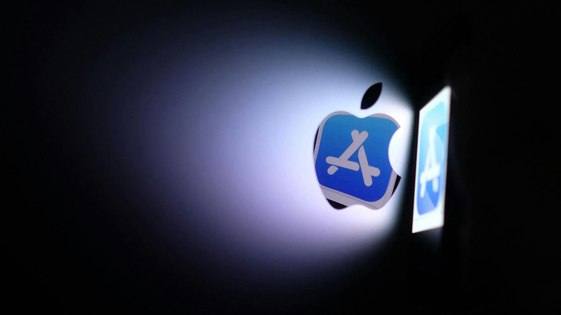 Die Marktmacht bröckelt: Apple und auch Google stehen in der Kritik wegen ihrer Bezahlmethoden bei Apps.