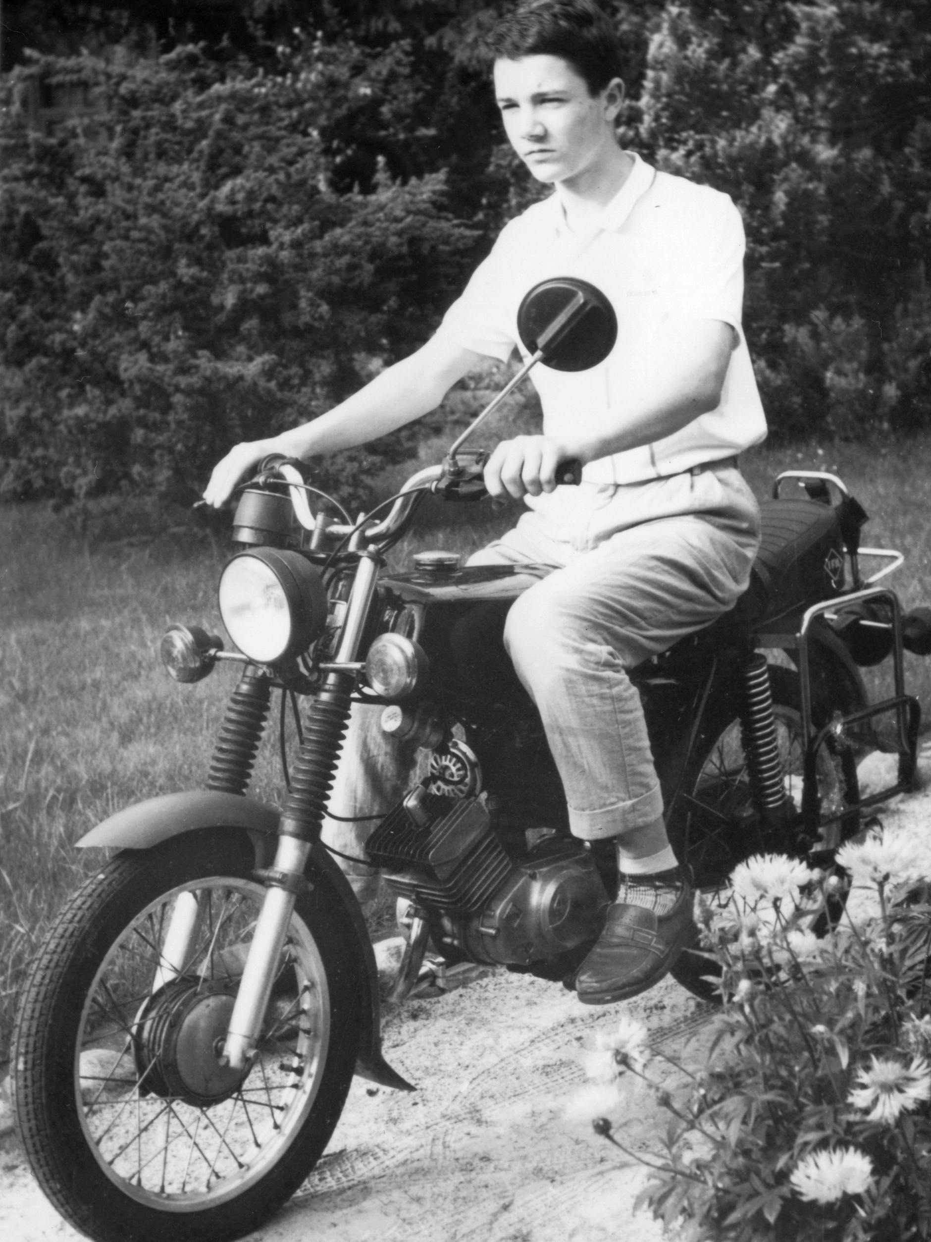 Sören Marotz auf seiner Simson S51-Elektronik im Jahr 1990.