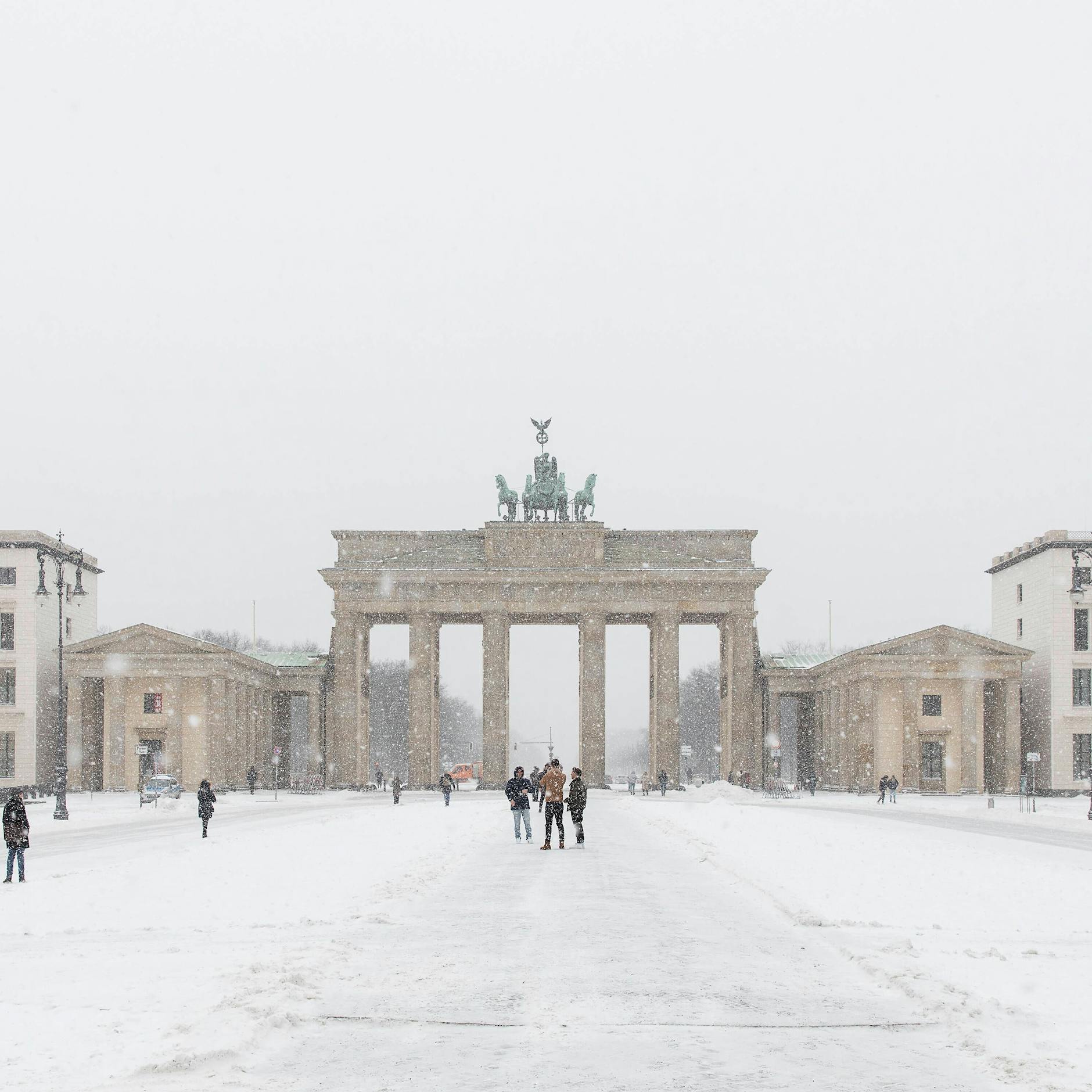 Kälterekord: -44 Grad im Norden, Schnee in Berlin und Brandenburg +++ Neue Wetterprognose: Spektakulärer Temperatursturz zu Weihnachten?