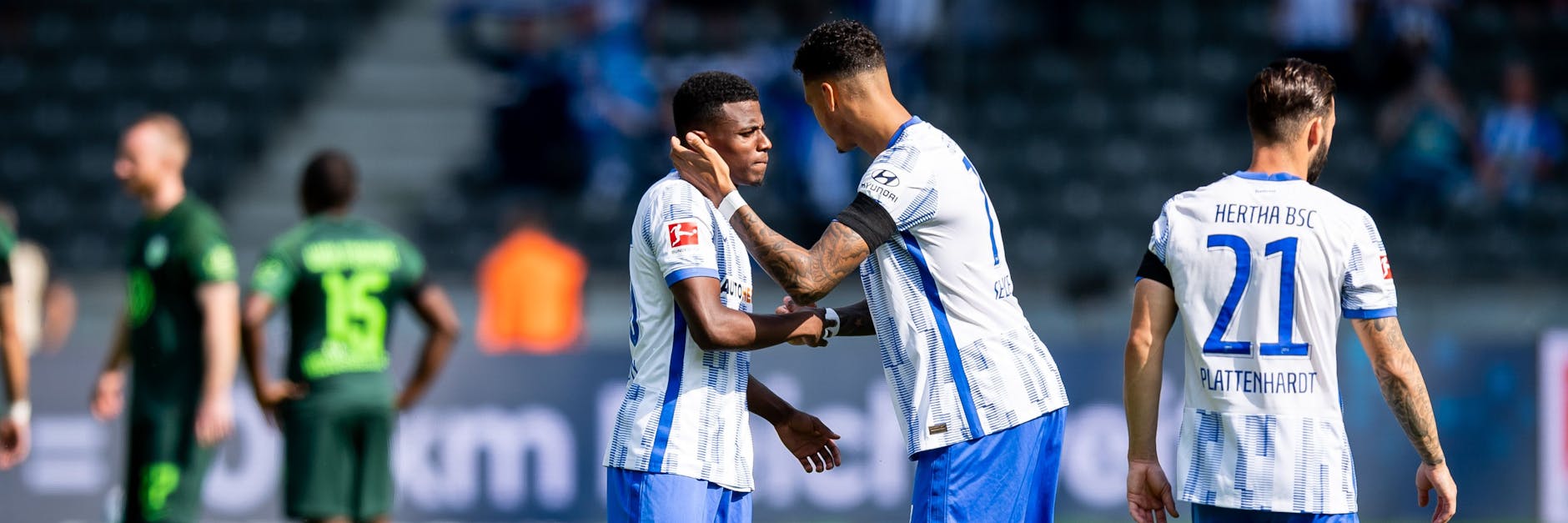 Zeit, Abschied zu nehmen: Davie Selke sagt Javairô Dilrosun (l.) Tschüss. Herthas Holland-Flitzer wechselt nach Frankreich.