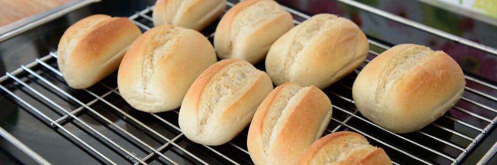 Der KURIER verrät, wie Sie Ihren Brötchen vom Vortag neues Leben einhauchen. Wetten, sie schmecken wie frisch vom Bäcker?