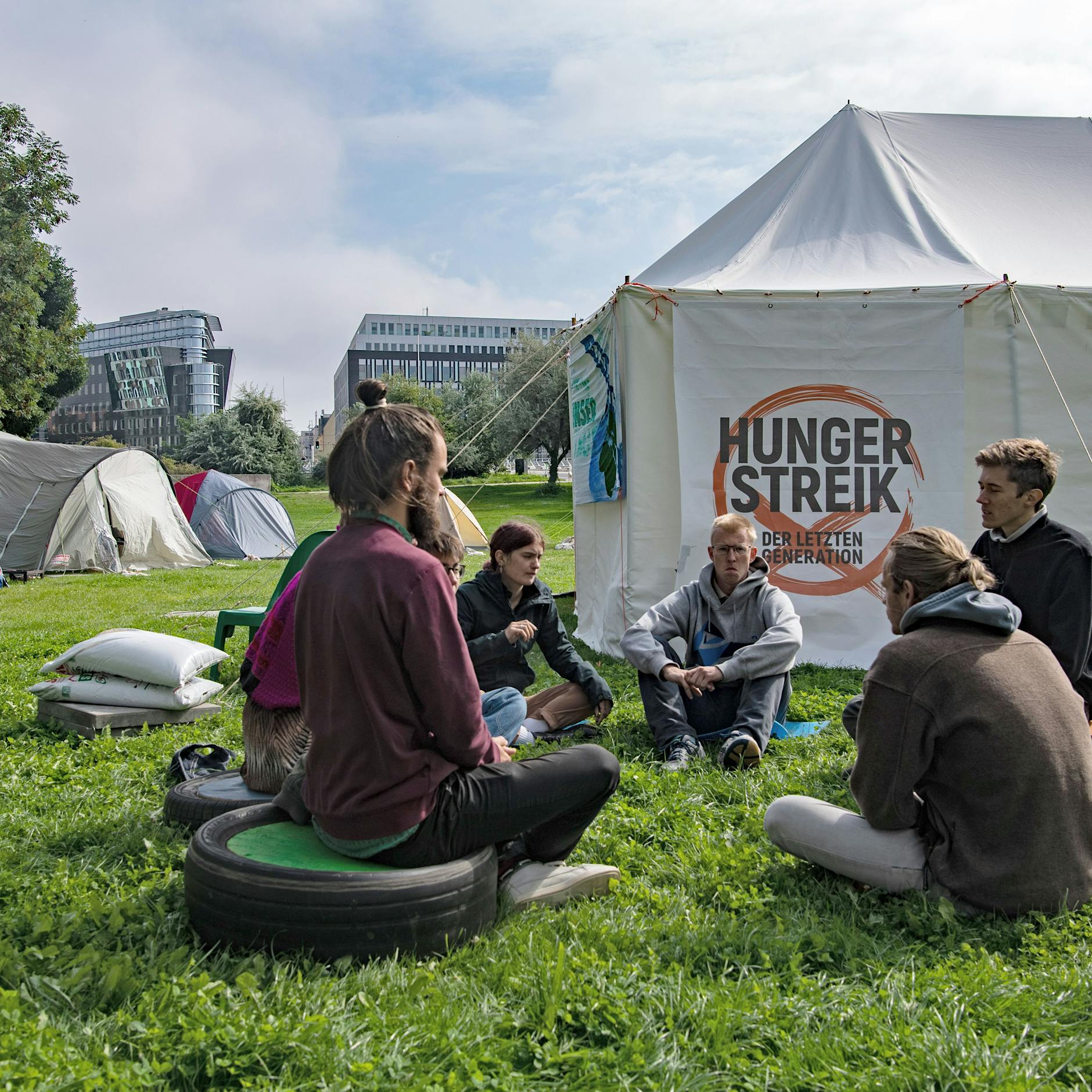 Radikaler Protest am Reichstag: Hungerstreik fürs Klima