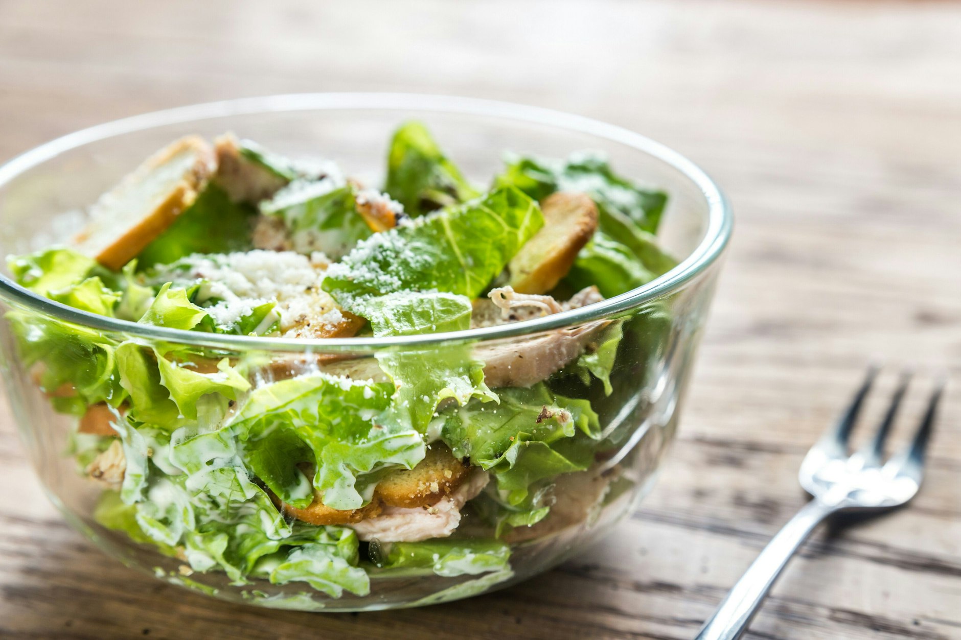 Slutty heißt ungelenk übersetzt: nuttig. Ein echter <em>Slutty Salad</em> aber ist eine Offenbarung!