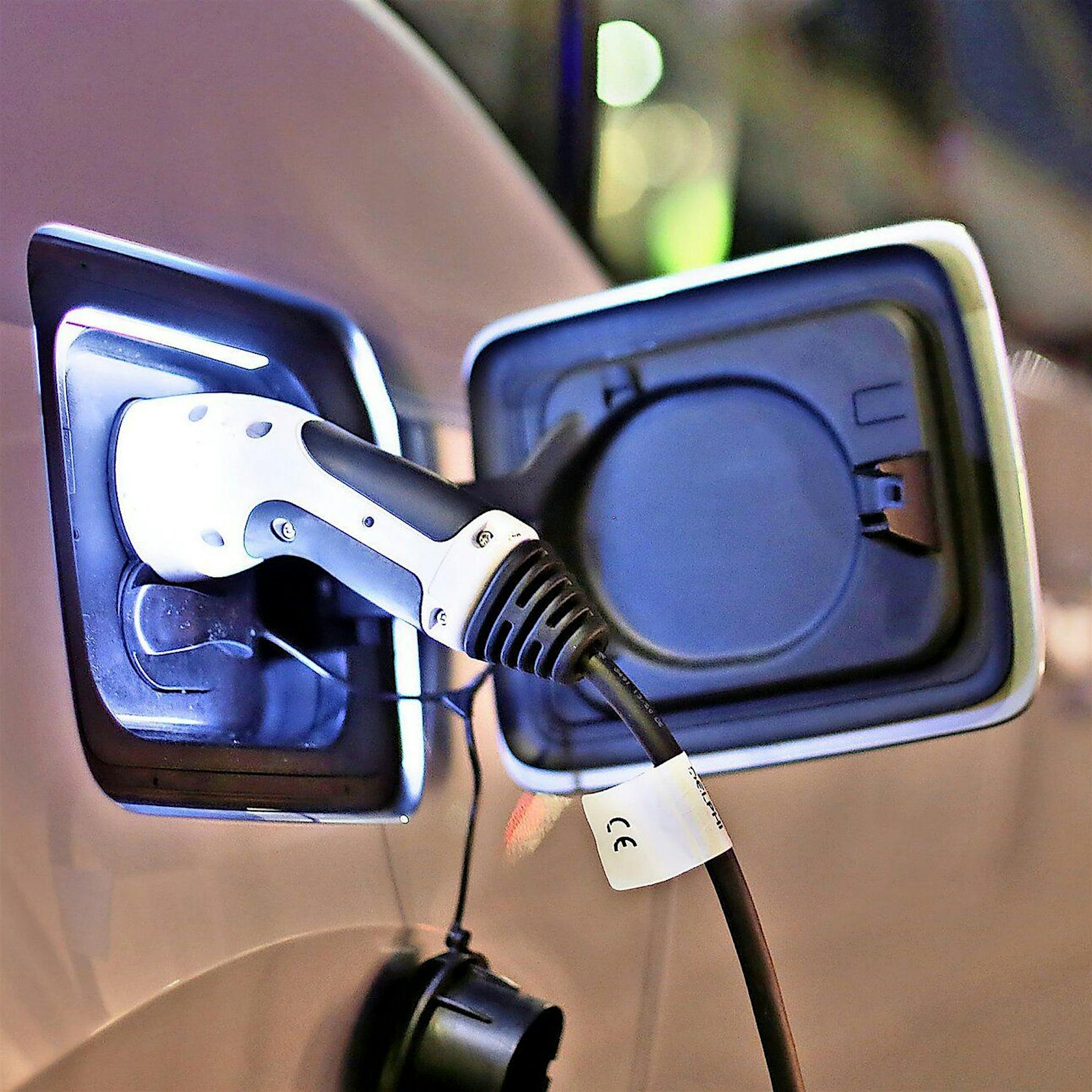 Stecker sucht Dose: Berlin braucht pro Jahr wenigstens 5000 neue Ladepunkte