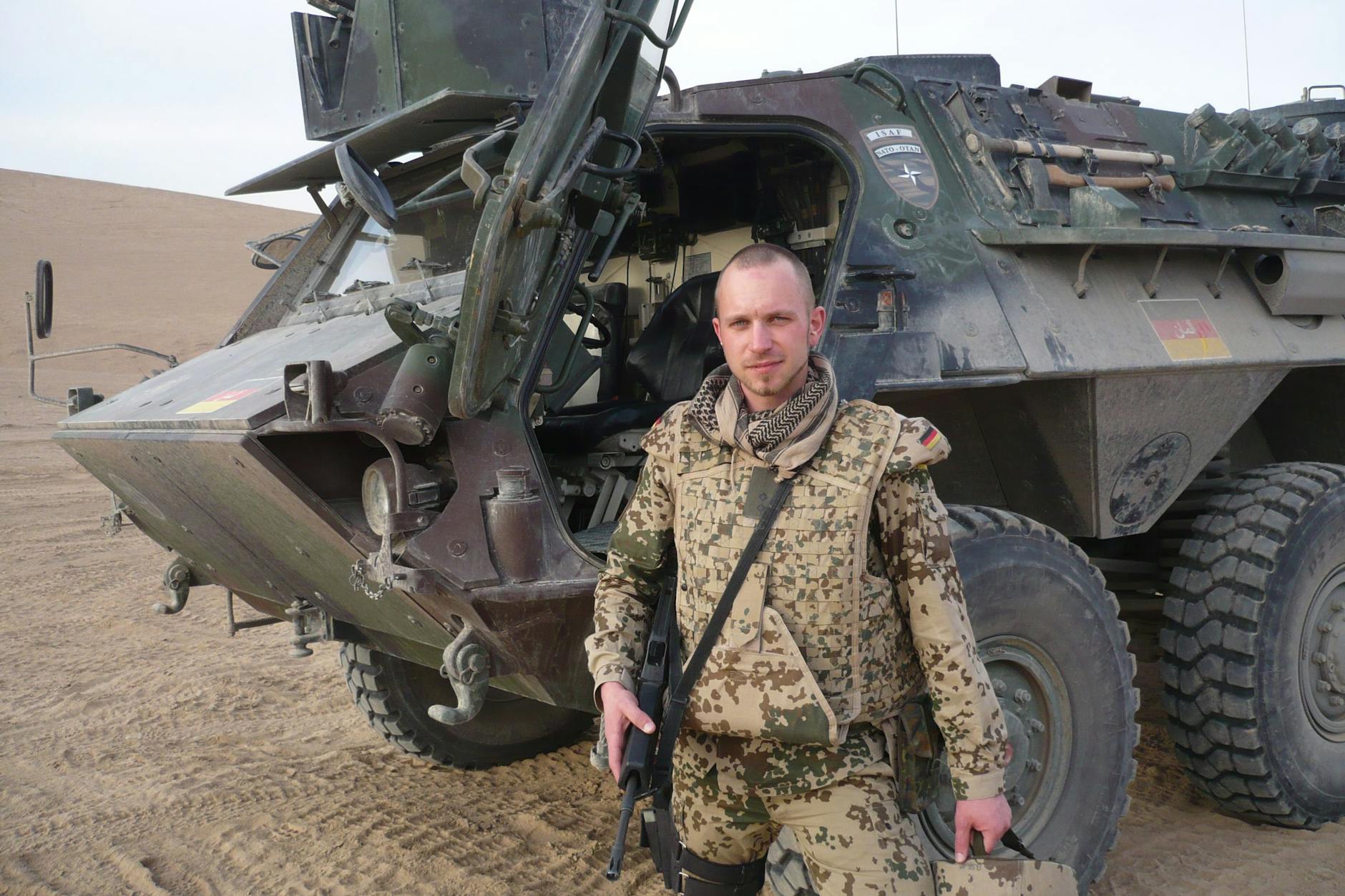 „Wir waren in einem Land, das wir nicht verstehen konnten.“ Christian Taszarek patrouilliert hier im Umland des Camps Marmal. 2800 Bundeswehrsoldaten waren in dem Feldlager am Fuße des Hindukusch stationiert.