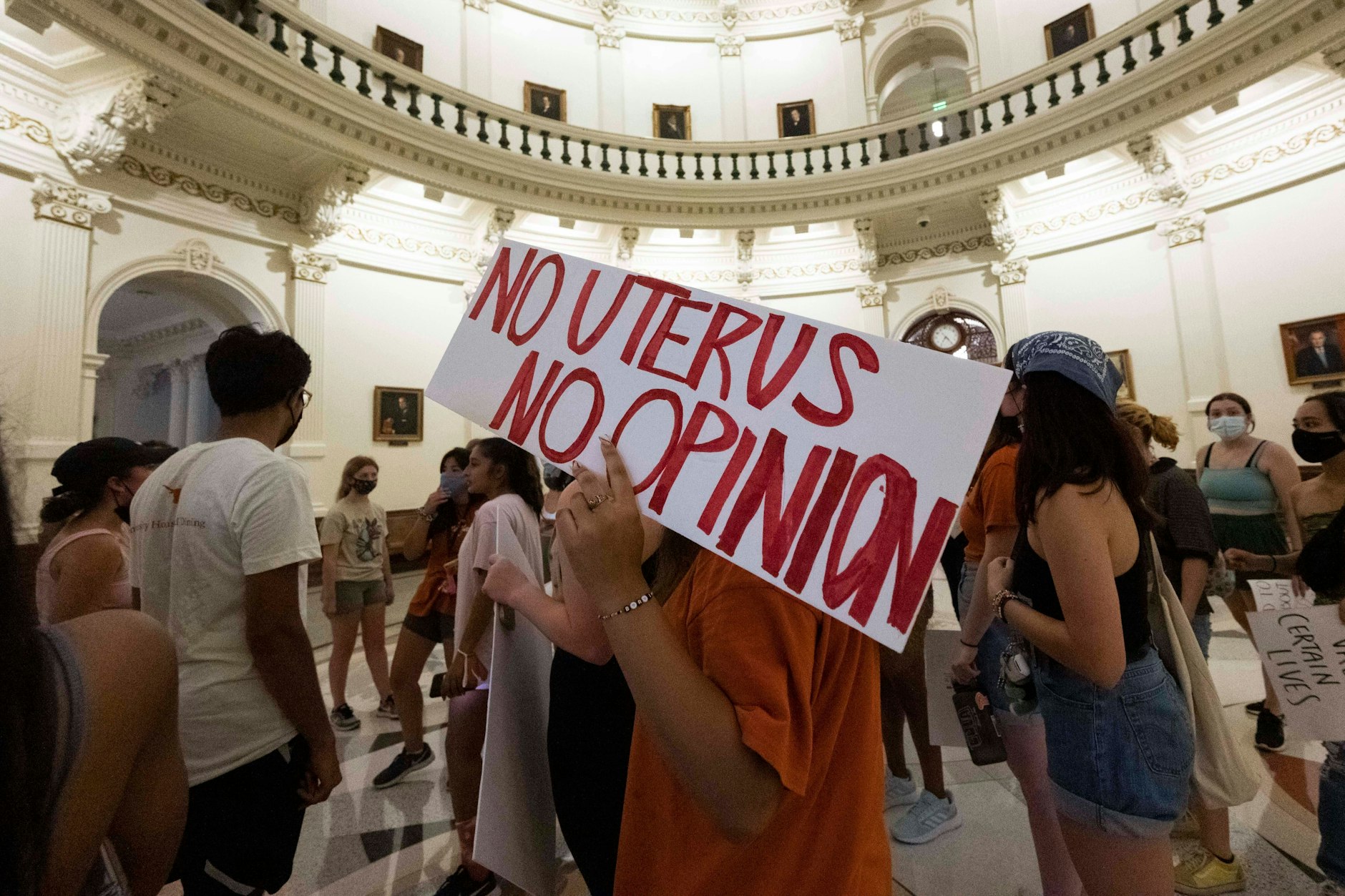 Demonstrationen in Texas: Auch Menschen ohne Uterus machen immer wieder Gesetze für welche mit.