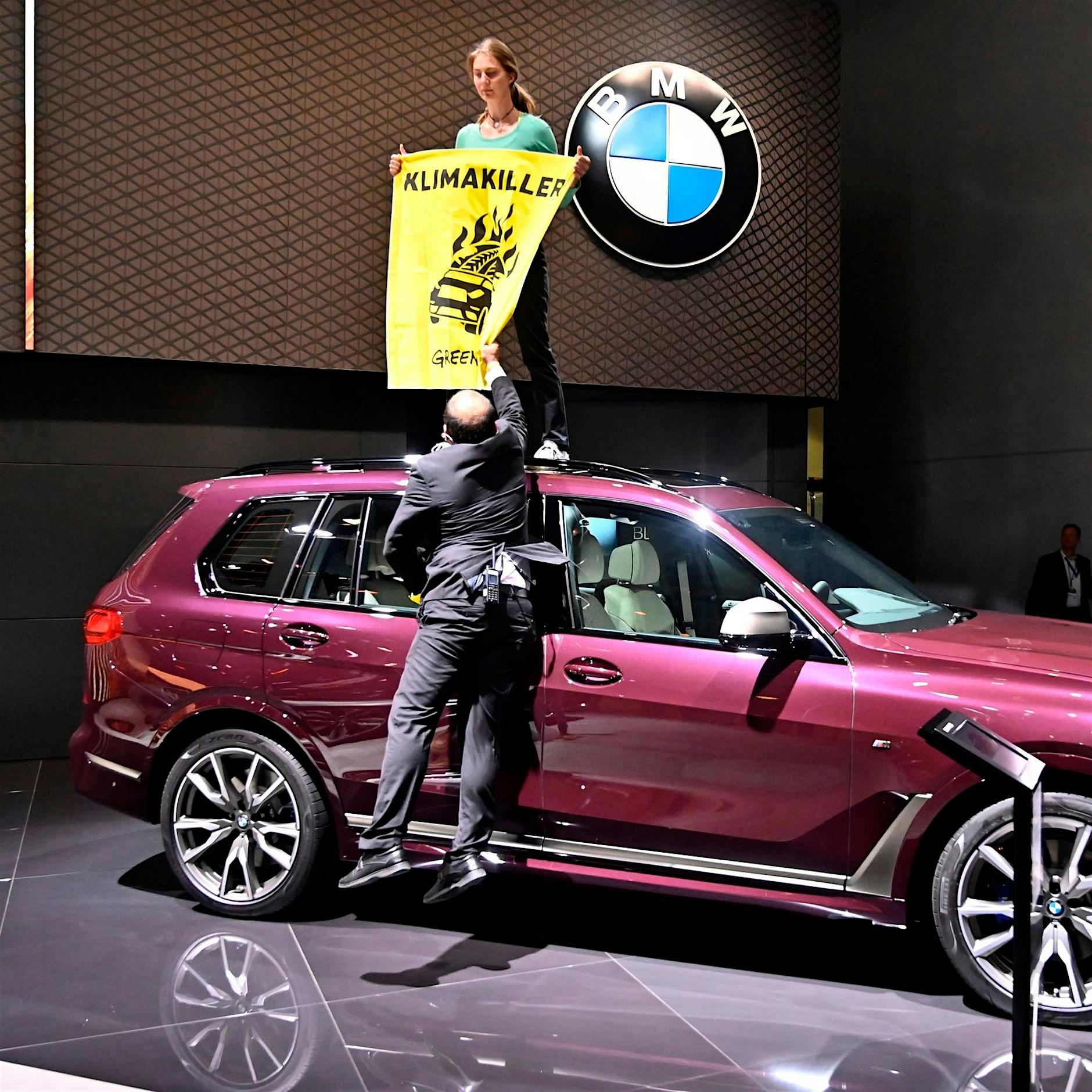Greenpeace und Umwelthilfe verklagen BMW, VW und Co. auf mehr Klimaschutz