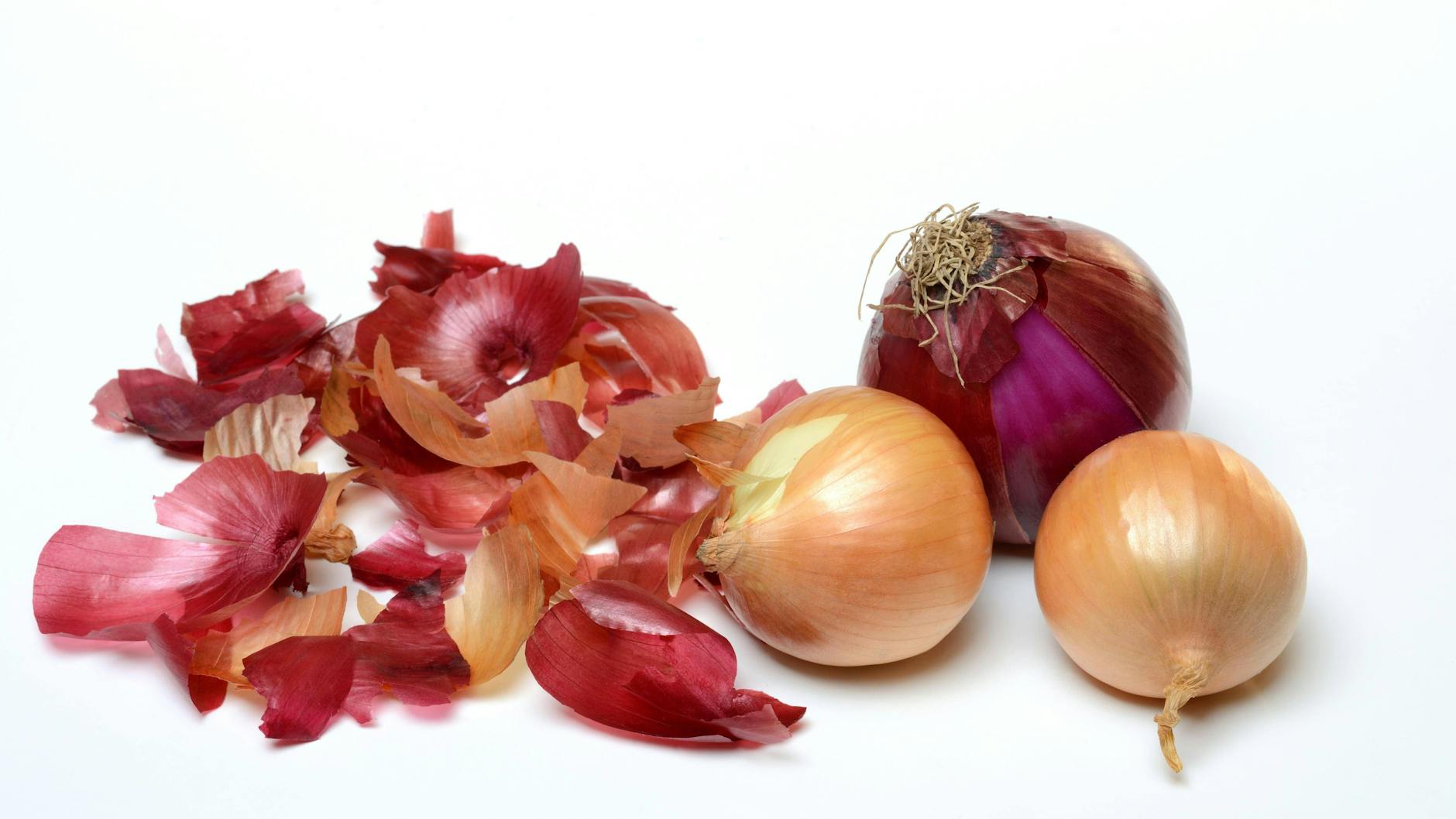 Zwiebelschalen sind viel zu wertvoll, um sie einfach zu entsorgen.