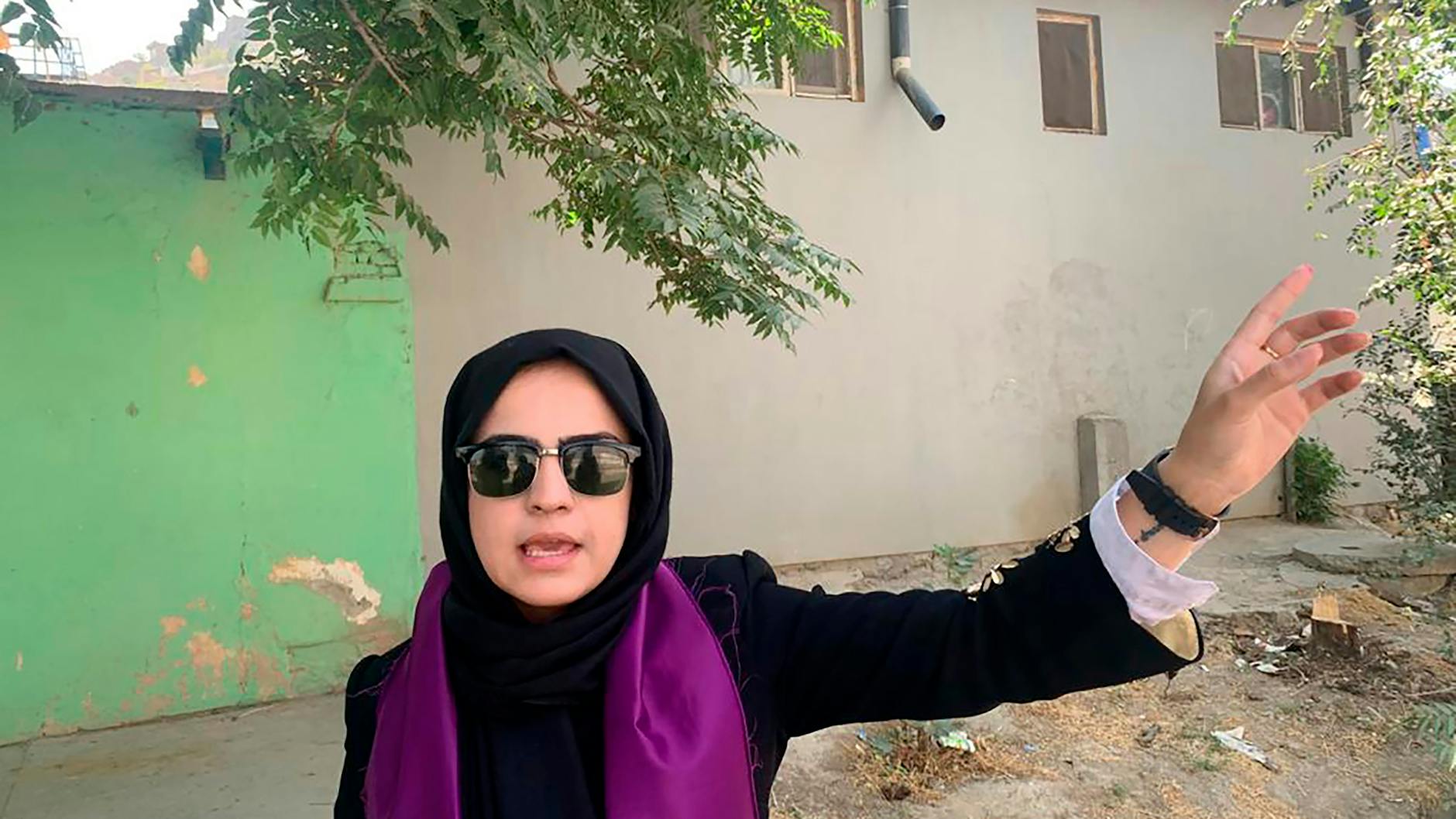 Eine Teilnehmerin der Frauen-Demo in Kabul 