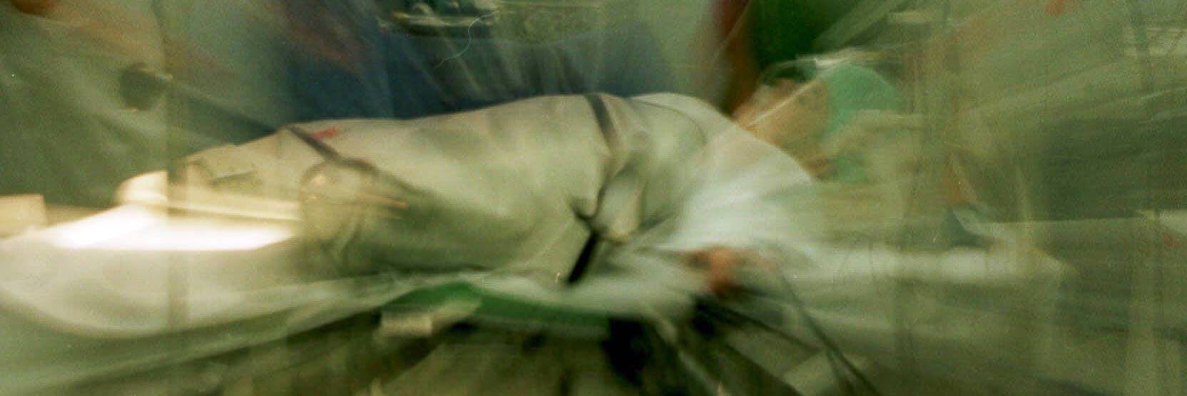 Corona: Die Zahl der Klinikeinweisungen steigt. 