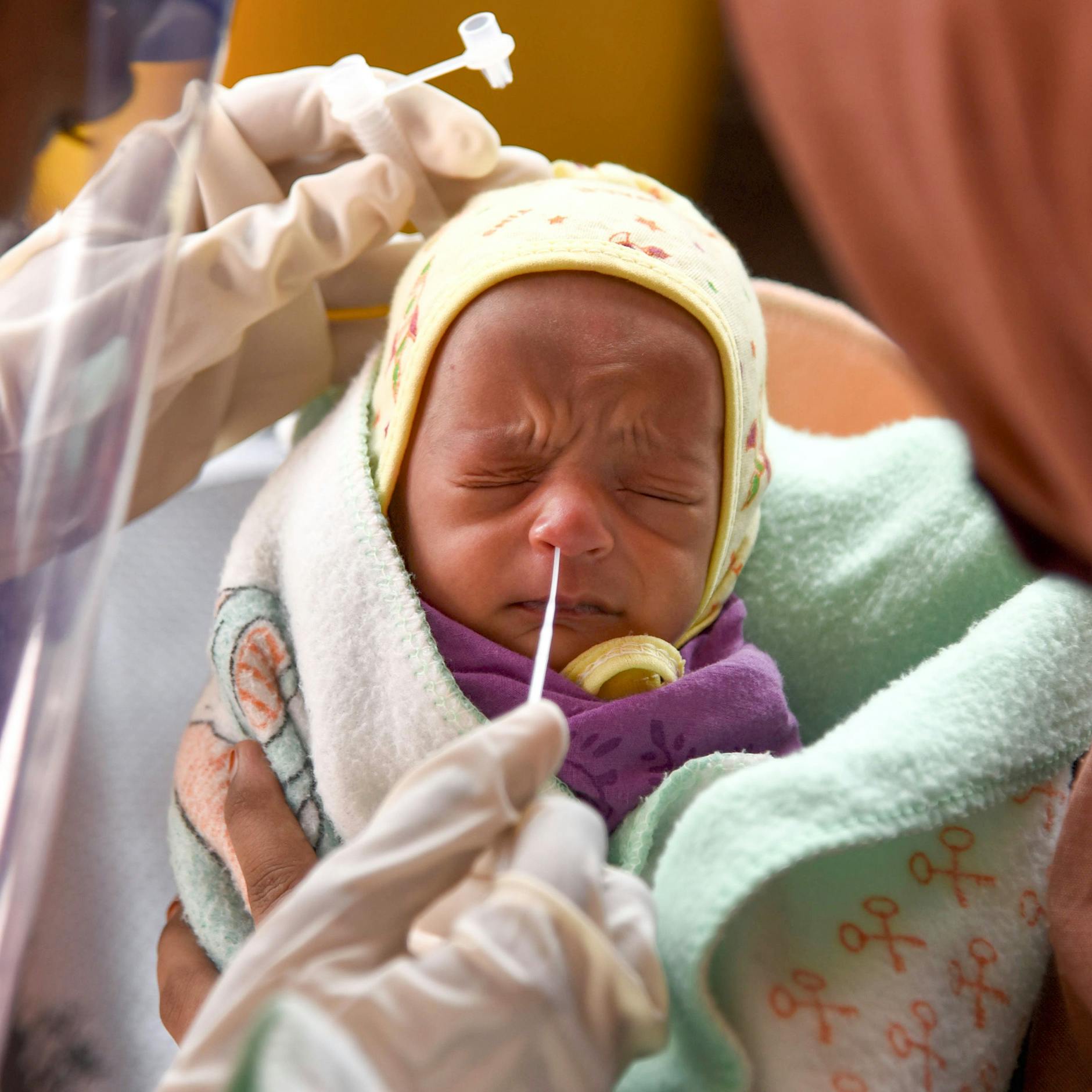 Corona: Inzidenz bei Kindern über 170 +++ Experte mahnt: Lasst das Virus nicht „durchrauschen“ +++ Immer mehr Kinder in Kliniken +++ Sorge vor neuen Varianten