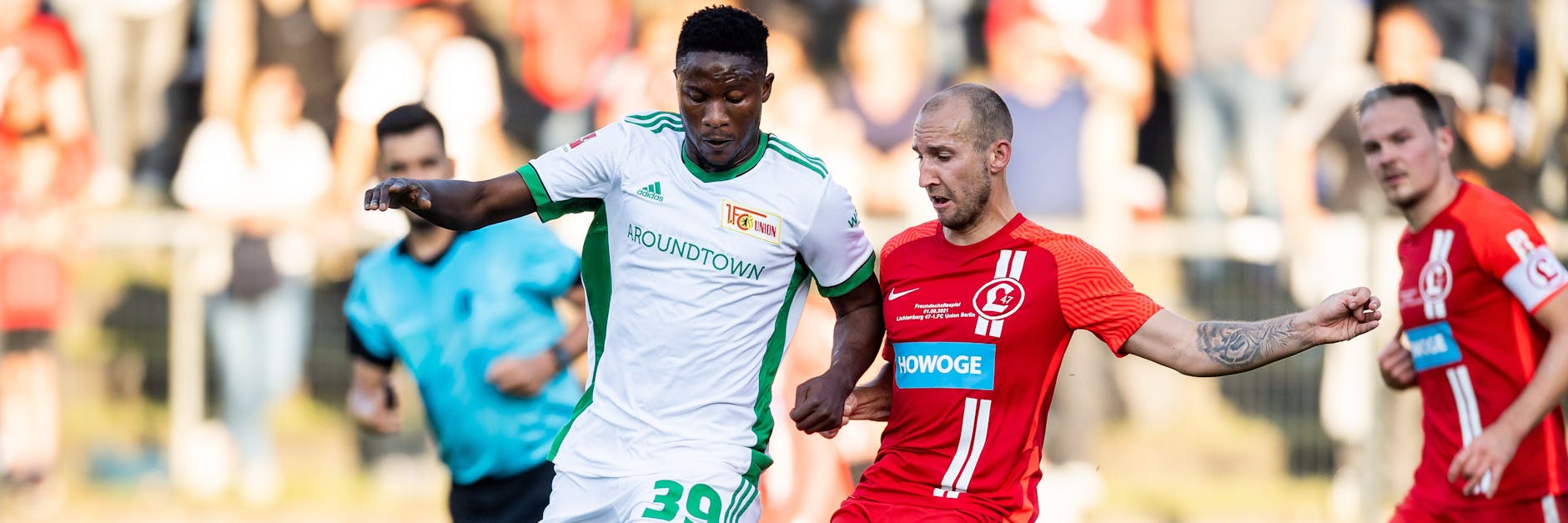 Lichtenbergs Richard Ohlow – hier im Duell mit Unions Suleiman Abdullahi (l.) – konnte im Pokal zwar treffen, aber das Aus bei Blau-Weiß 90 nicht verhindern.