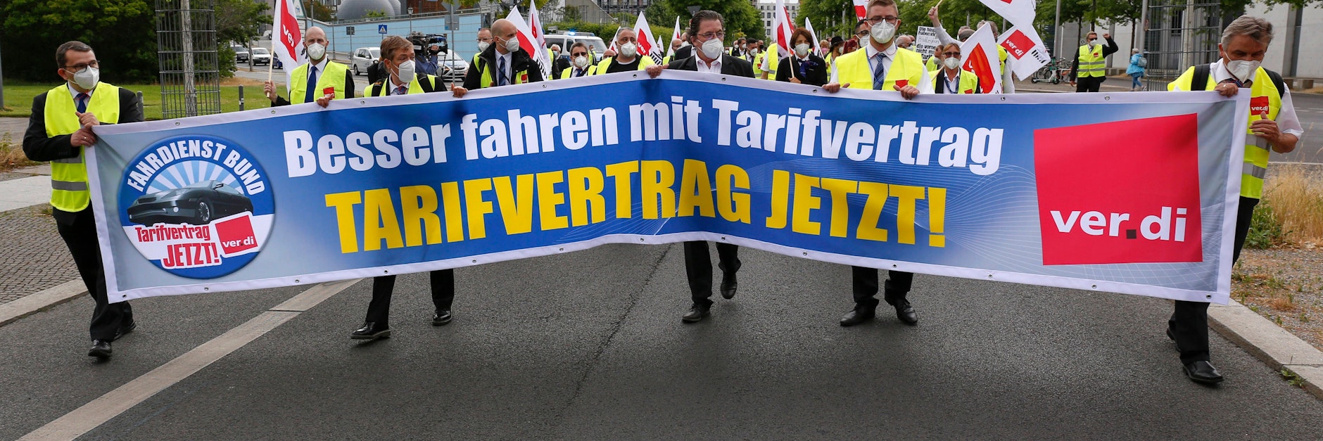 Auf einer Demo in Berlin forderten die Fahrer der Bundestagsabgeordneten im Juni eine Bezahlung nach Tarif.&nbsp;