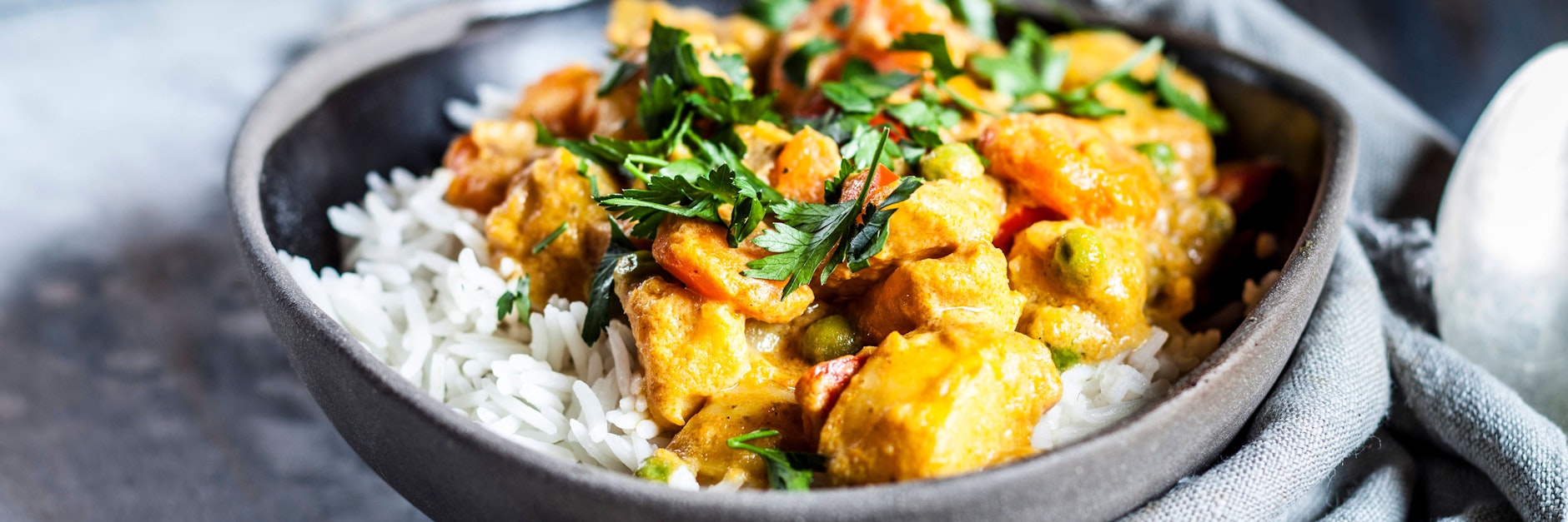 Asiatisches Curry-Gericht mit Kürbis. Die Gemüsesorten kann man variieren, Reis als Beilage ist die beste Wahl.