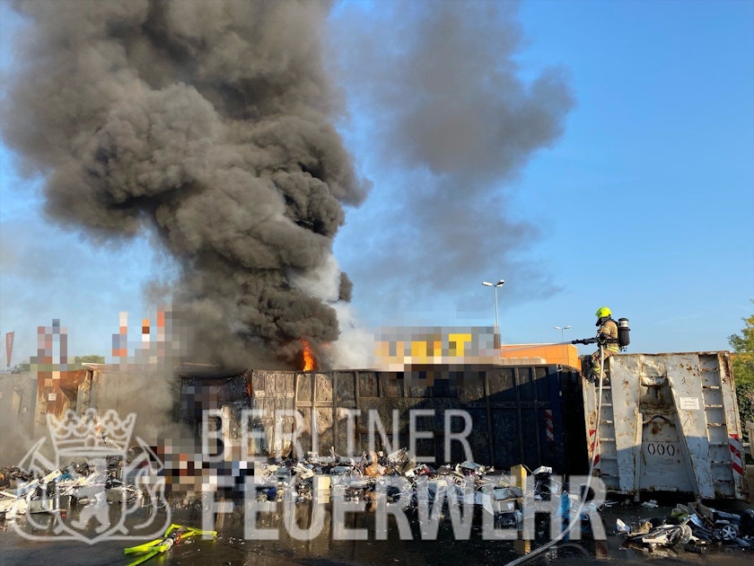 Neukölln: Fire at the Berlin recycling center, two electrical containers on fire