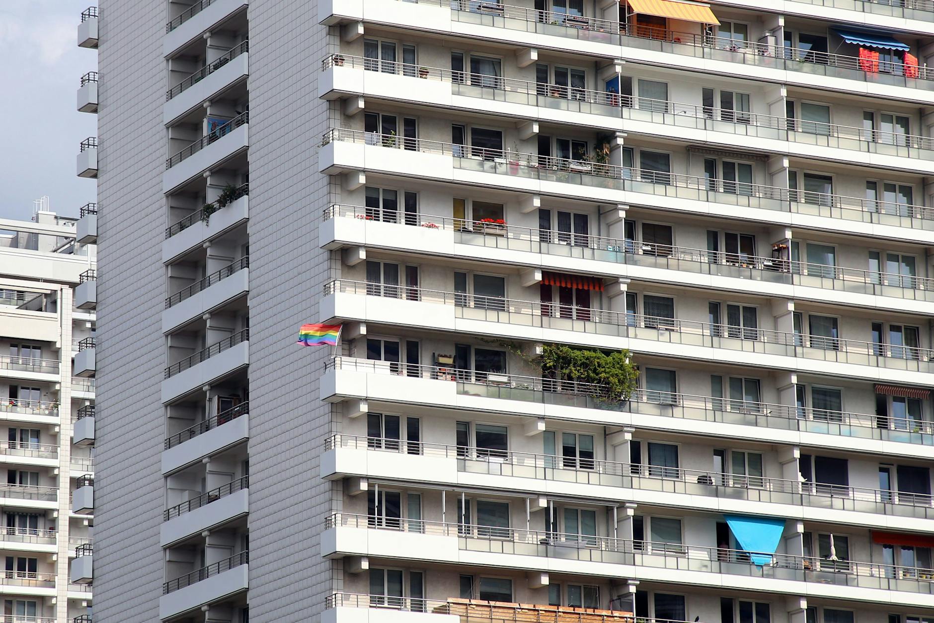 Wohnhäuser in der Leipziger Straße in Berlin. Wenn es nach dem Senat geht, soll der Mietanstieg stärker begrenzt werden. 