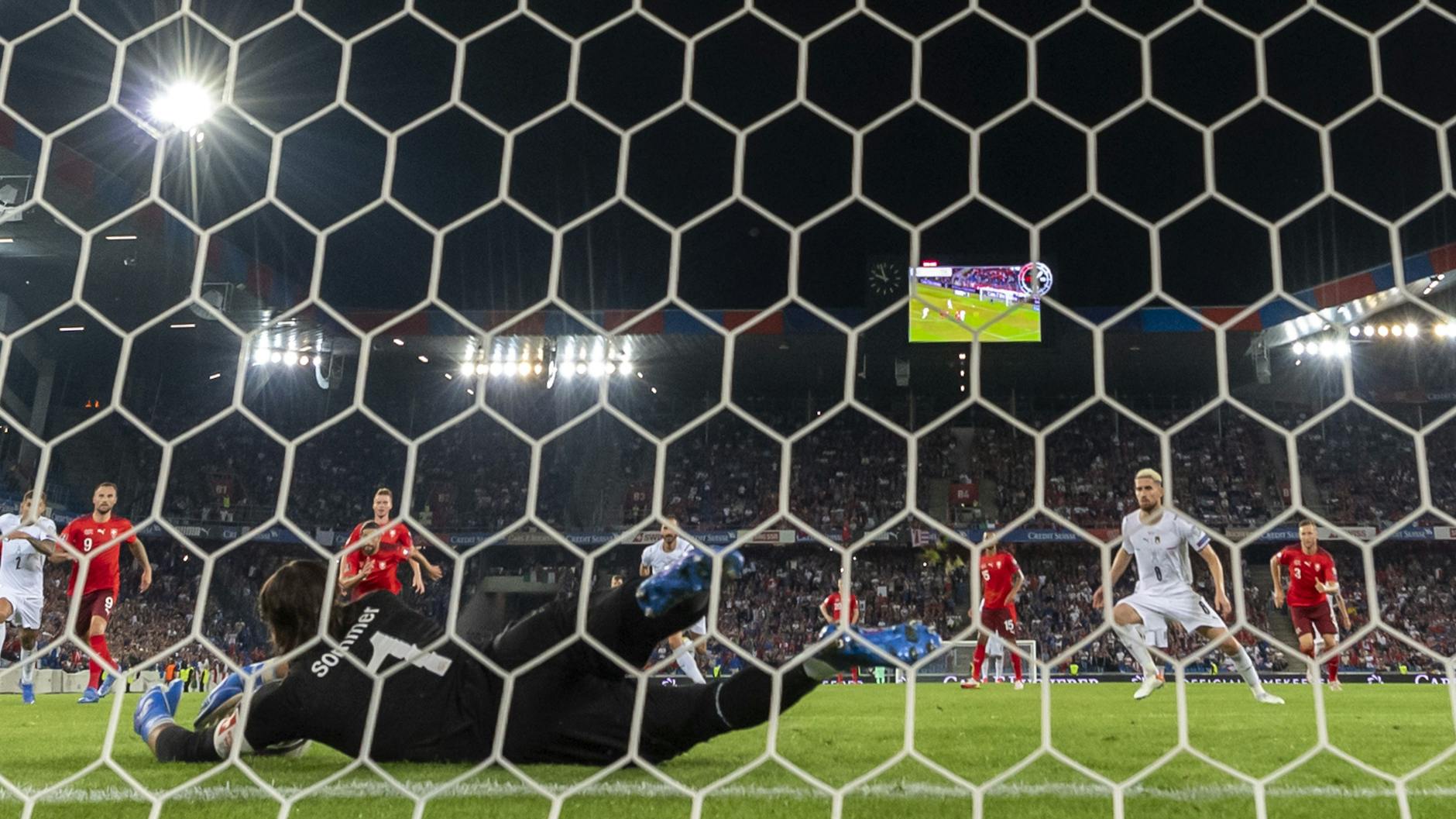 Der Schweizer Torhüter Yann Sommer konnte im Spiel gegen Italien auch einen Elfmeter parieren.