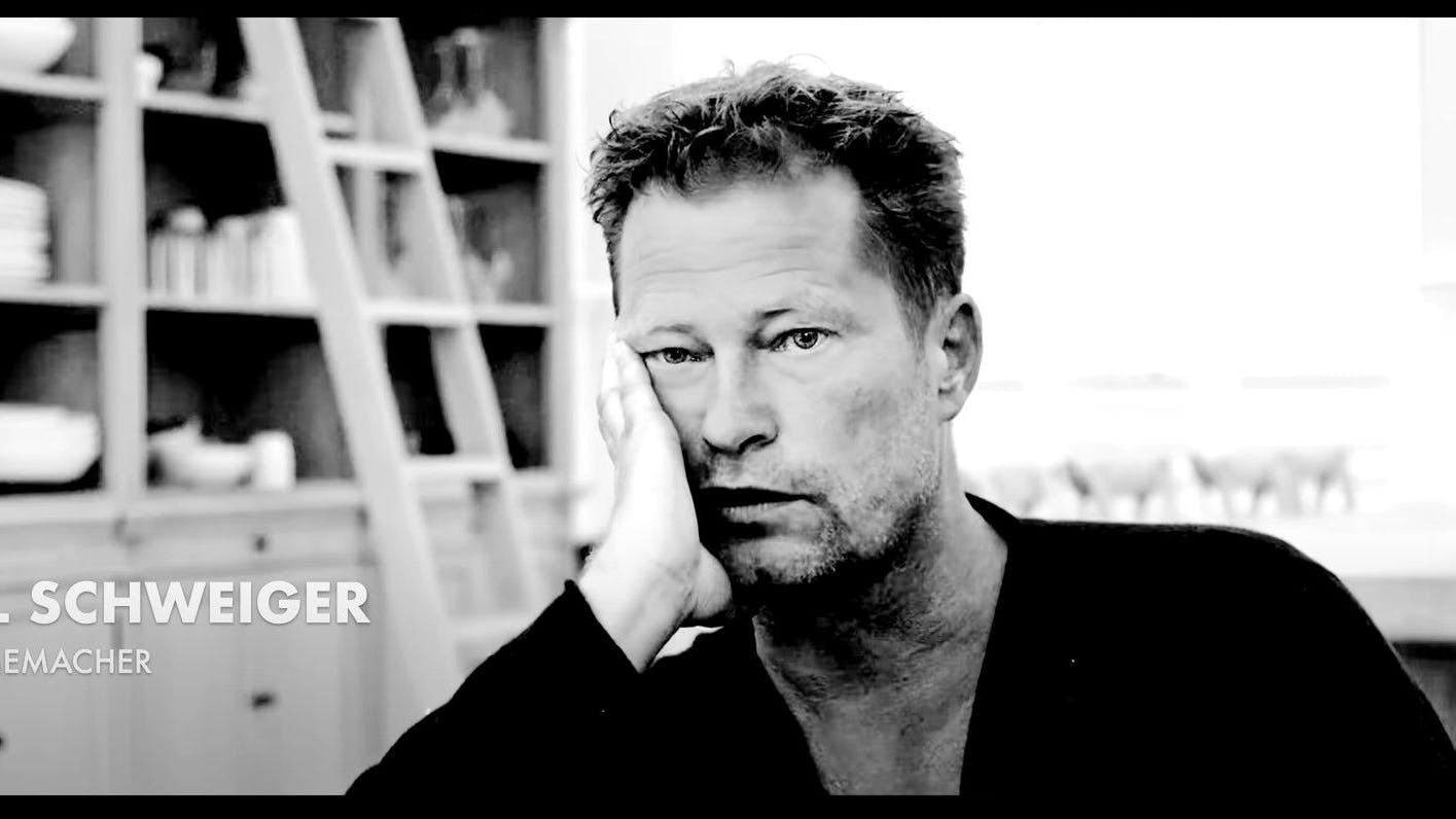 Schauspieler Til Schweiger im Trailer zum österreichischen Dokumentarfilm „Eine andere Freiheit“, der auf mögliche Risiken von Corona-Impfungen bei Kindern aufmerksam machen will.