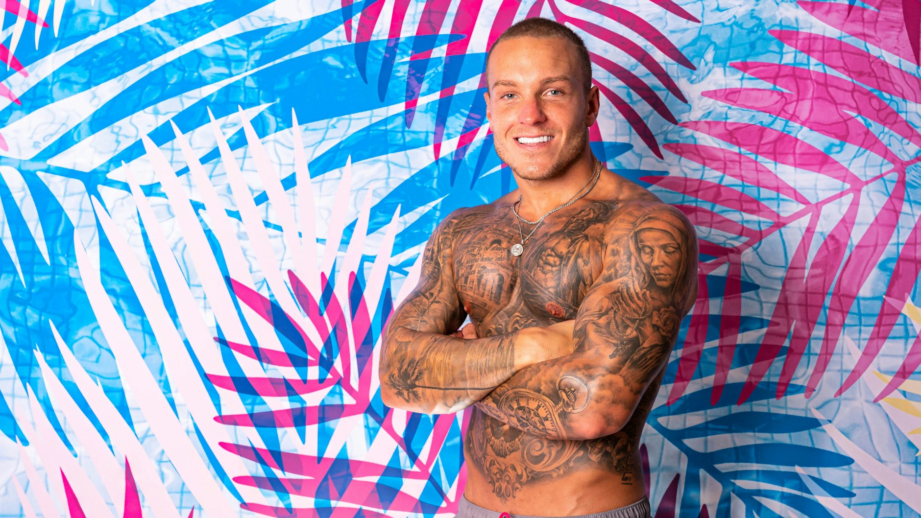 Martin aus Gütersloh zieht als Granate bei „Love Island“ ein.