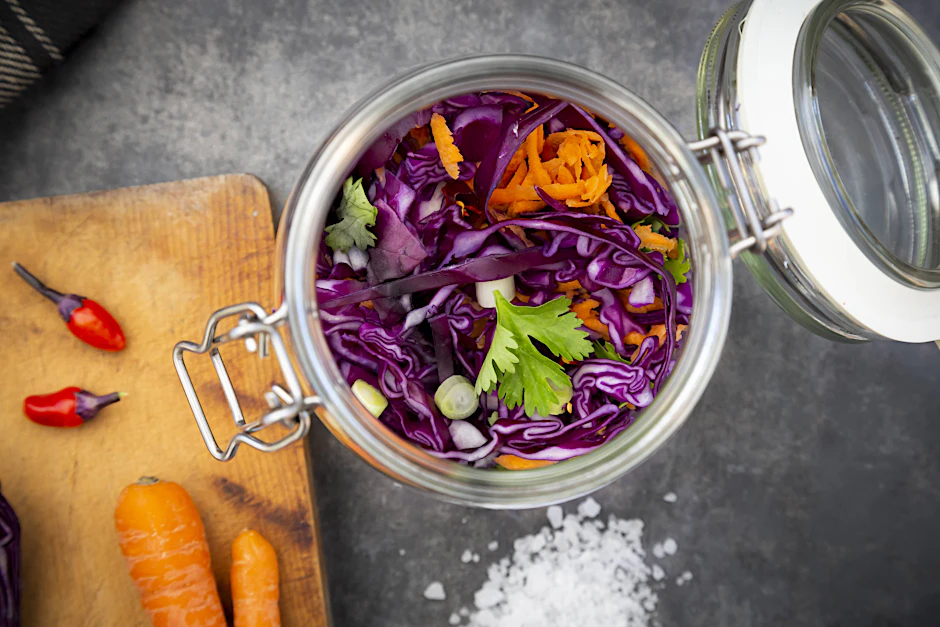 Es muss nicht Rohkost sein: Auch deftig zubereitet ist Rotkohl ein Gesund- und Schlankmacher.