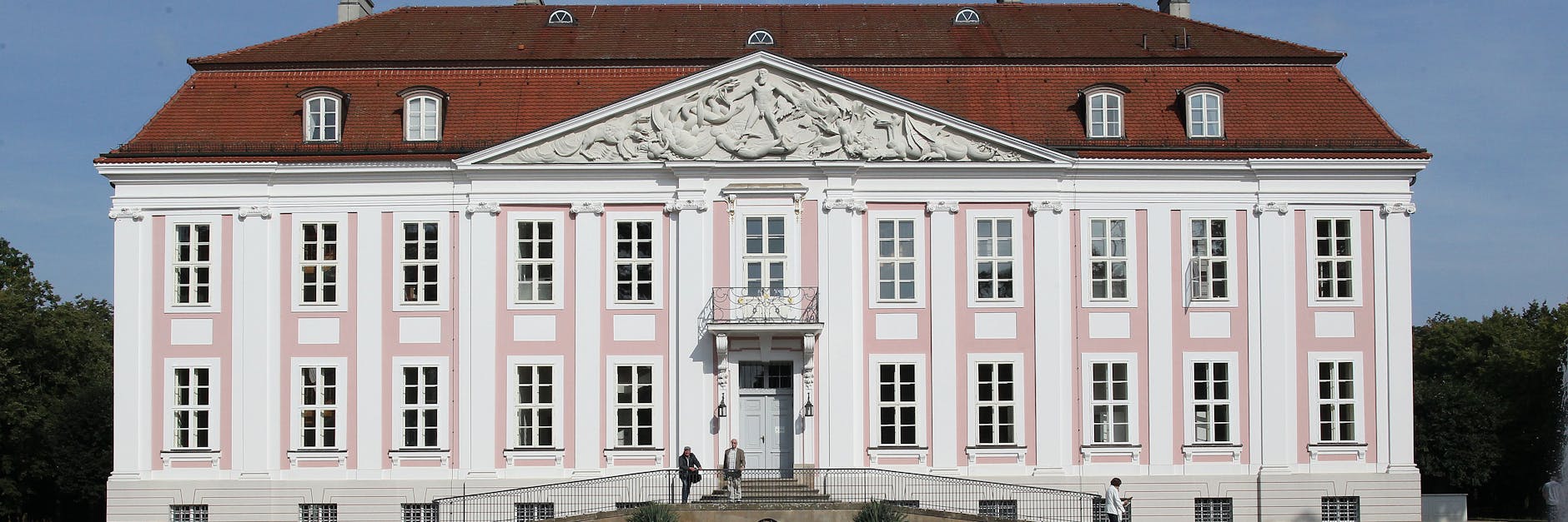 Das Schloss Friedrichsfelde: Eine neue Schau zeigt die Geschichte des Hauses, dessen Grundstein vor 400 Jahren von einem Freibeuter gelegt wurde.