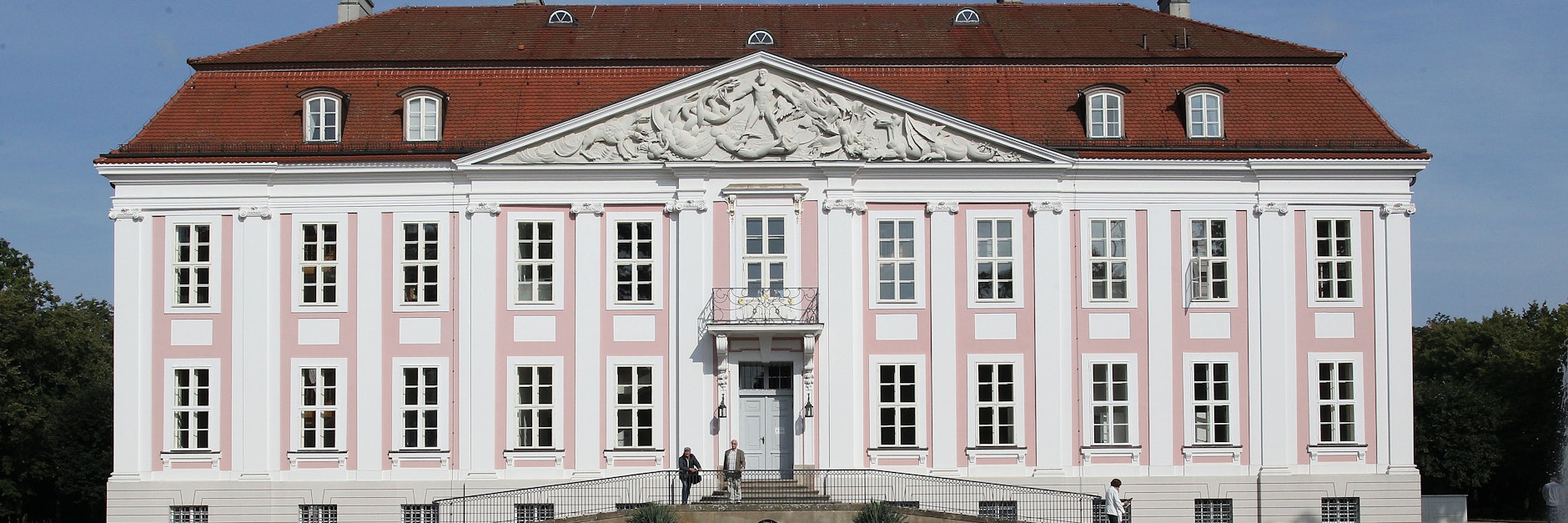 Das Schloss Friedrichsfelde: Eine neue Schau zeigt die Geschichte des Hauses, dessen Grundstein vor 400 Jahren von einem Freibeuter gelegt wurde.