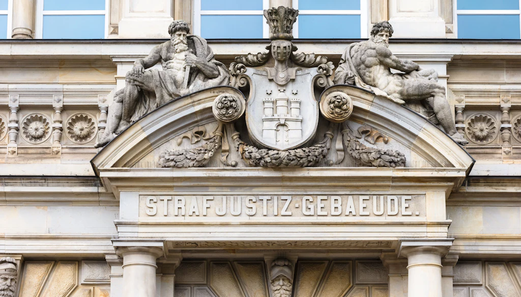 29-Jähriger ermordet Freundin und Mutter – Gericht warnt vor Cannabis