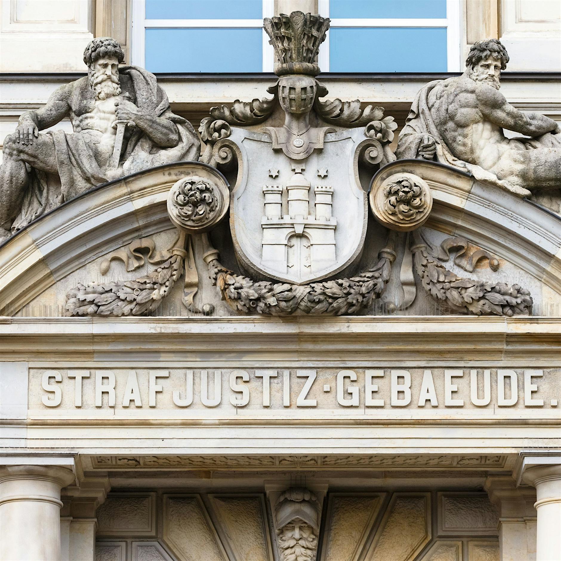 29-Jähriger ermordet Freundin und Mutter – Gericht warnt vor Cannabis