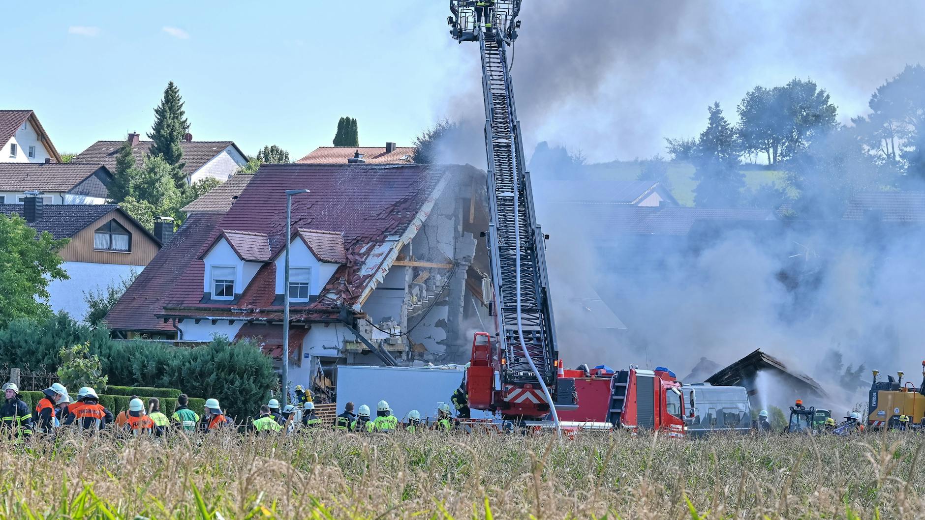 Die Doppelhaushälfte des Paares in Rohrbach an der Ilm war am Donnerstagmittag in die Luft geflogen.