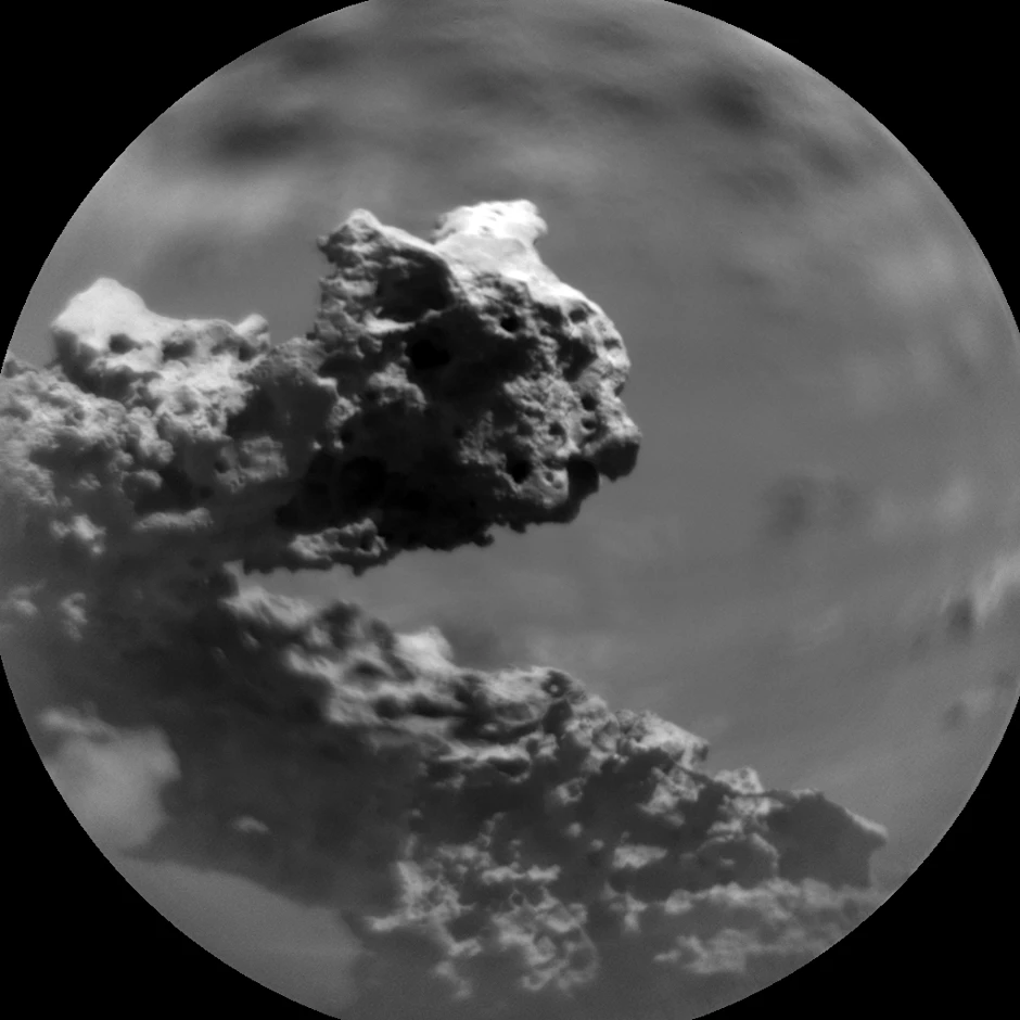 Forschende nennen das Gesteinsgebilde, aufgenommen vom Mars-Rover „Curiosity“, ein „seltsames Bauwerk“.
