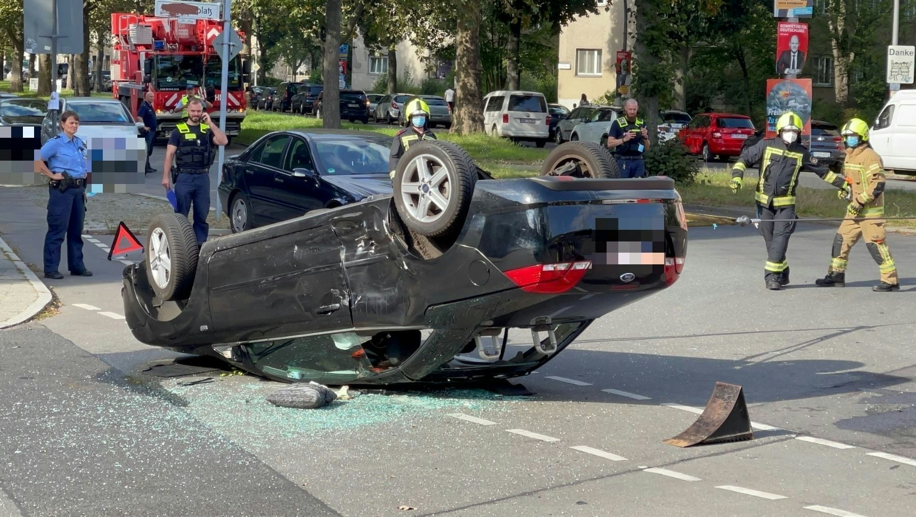 Unfall In Wedding Auto Uberschlagt Sich Und Landet Auf Dem Dach