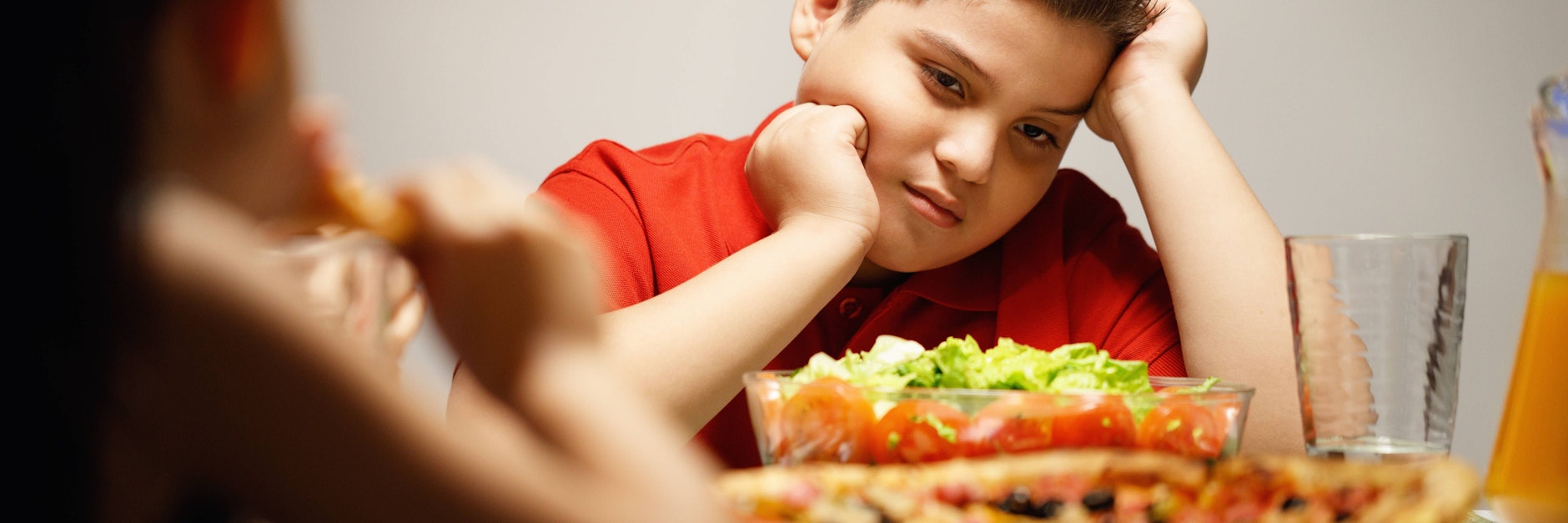 Viele Kinder beginnen bereits früh im Leben damit, auf ihr Gewicht zu achten. 