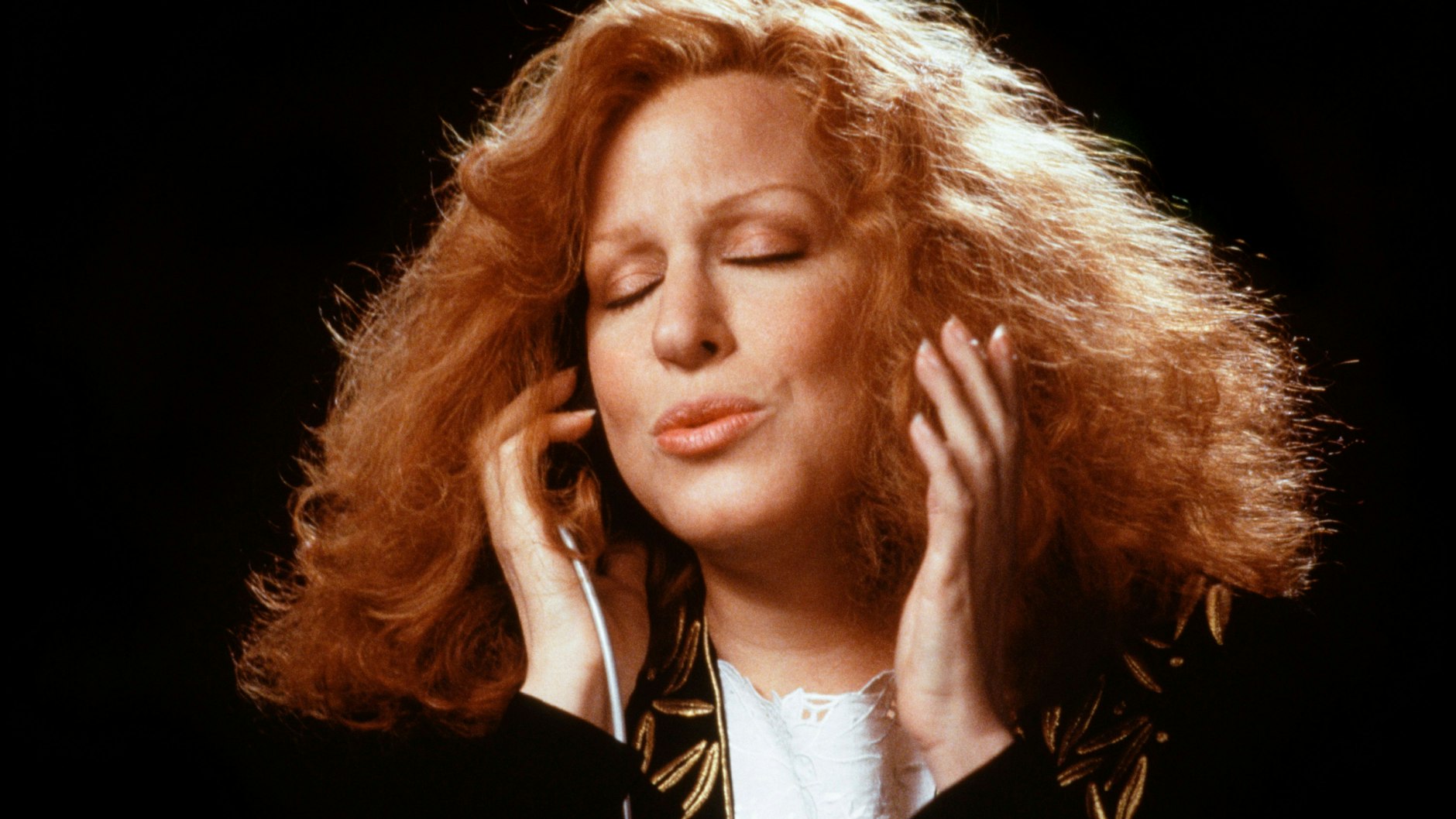 Die „göttliche Miss M“, wie Bette Midler seit ihrem Plattendebüt 1972 genannt wird, tanzt, singt, schauspielert und macht Comedy.