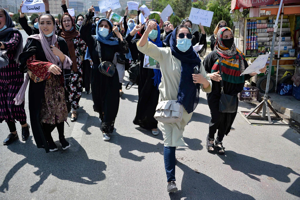 Taliban-Regierung erlässt erste Verbote