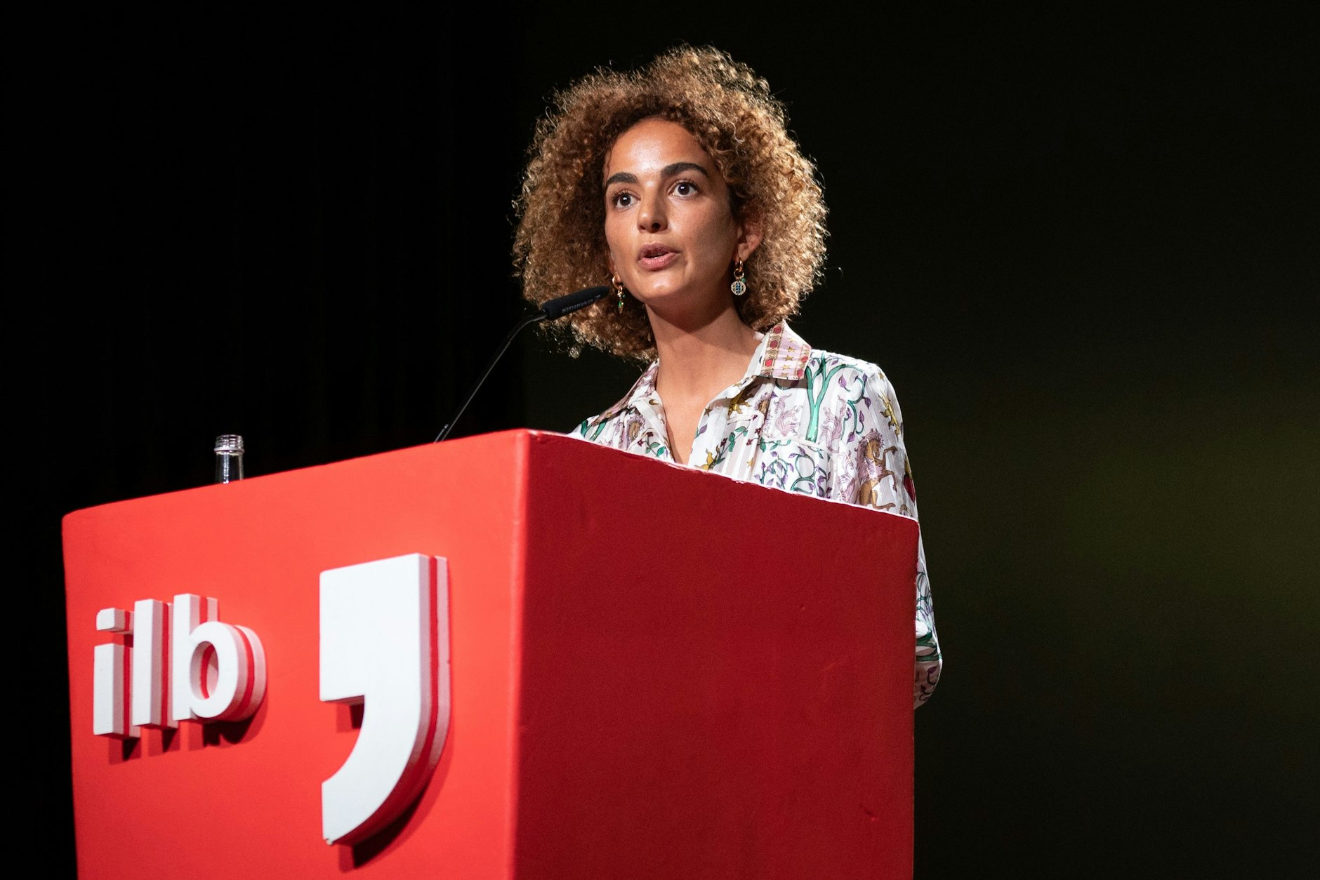 Im Zeichen des Kommas: Leïla Slimani spricht beim Internationalen Literaturfestival in Berlin.