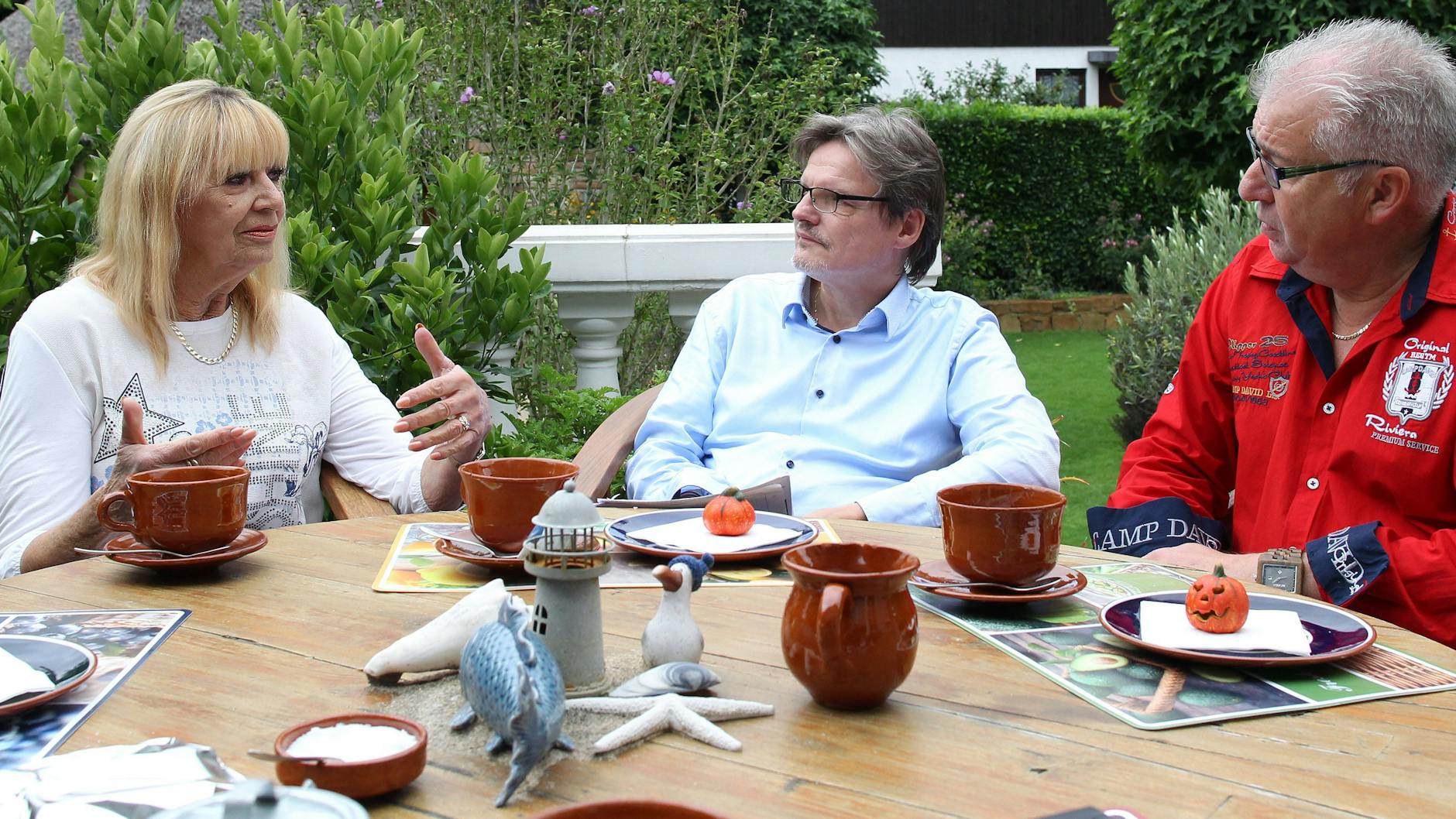 KURIER-Reporter Norbert Koch-Klaucke traf sich mit Cindy Berger und Norbert Wohlan auf ein Käffchen.