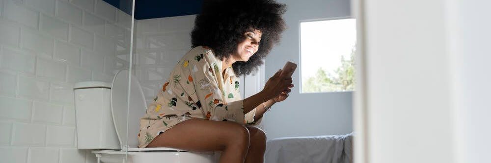 Ist es bedenklich, wenn man lieber Netflix schaut, als mit dem Partner zu sprechen? Und muss das Handy auch immer mit ins Bad?