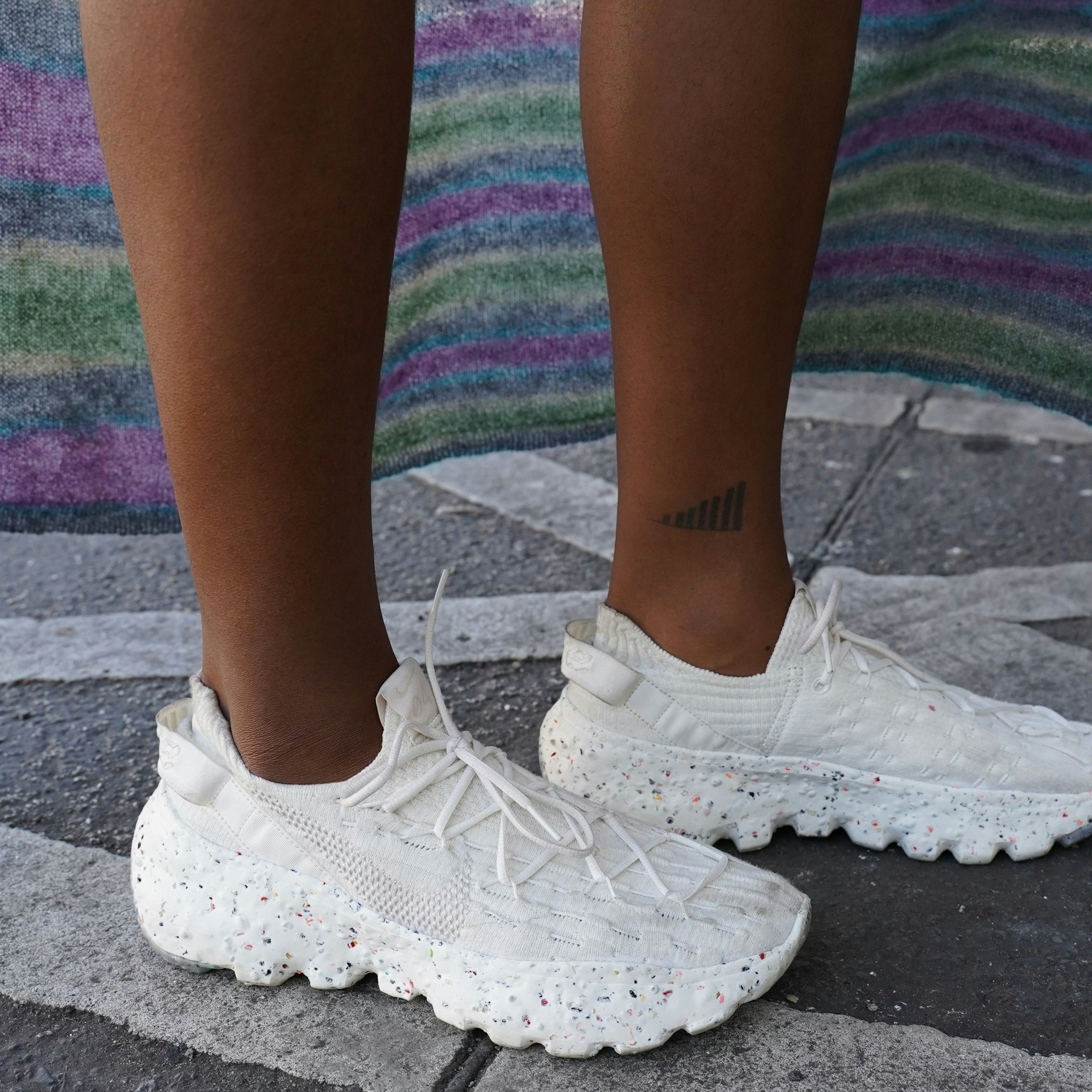 Georgettes Nikes heißen Space Hippie 04 und bestehen teilweise aus recycelten Materialien.