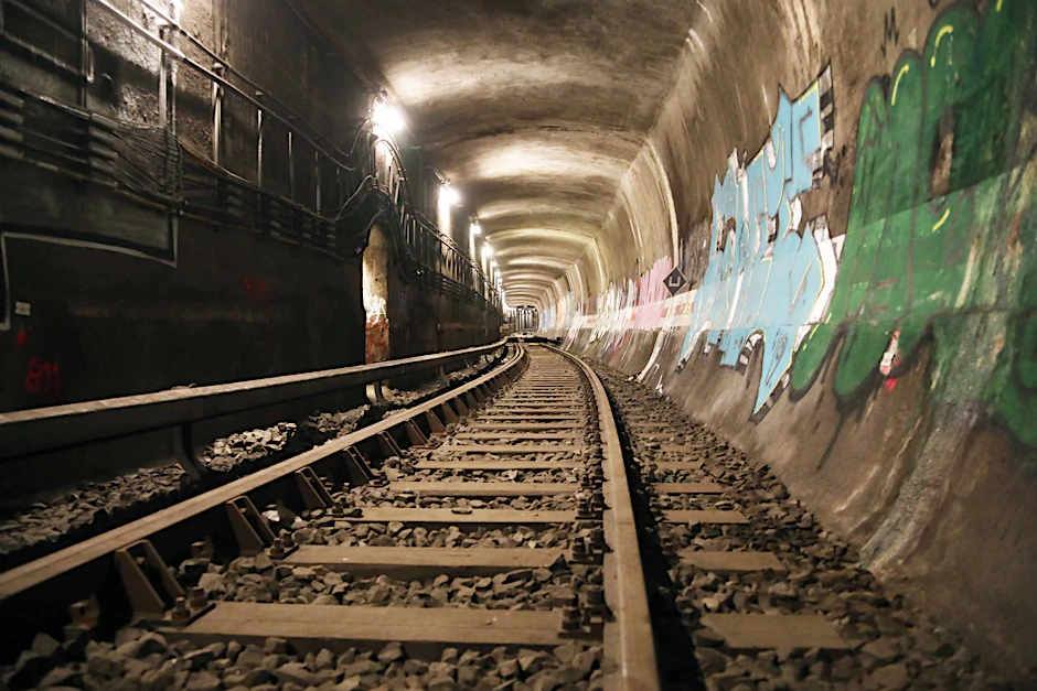 1930 eröffnet, 2017 wegen Baufälligkeit gesperrt: Der Waisentunnel unter der Spree in Mitte.