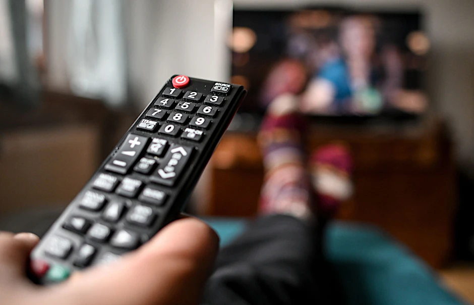Bei Zuschauerinnen und Zuschauern unter 30 Jahren ist die Nutzung von Streaming-Diensten und Mediatheken mit einem Anteil von 78 Prozent schon der Normalfall.