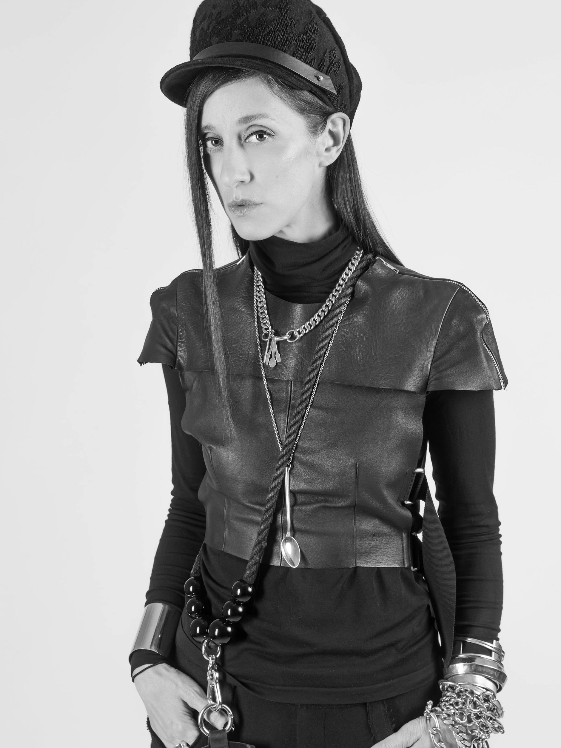 Esther Perbandt betreibt seit 2004 ihr gleichnamiges Modelabel. Einflüsse aus der Berliner Kultur- und Clubszene finden sich in ihren Entwürfen ebenso wie das Handwerk der Couture. Sie ist eine feste Größe unter den Berliner Modedesignern und erlangte internationale Bekanntheit als Finalistin der Show „Making The Cut“ mit Heidi Klum. 